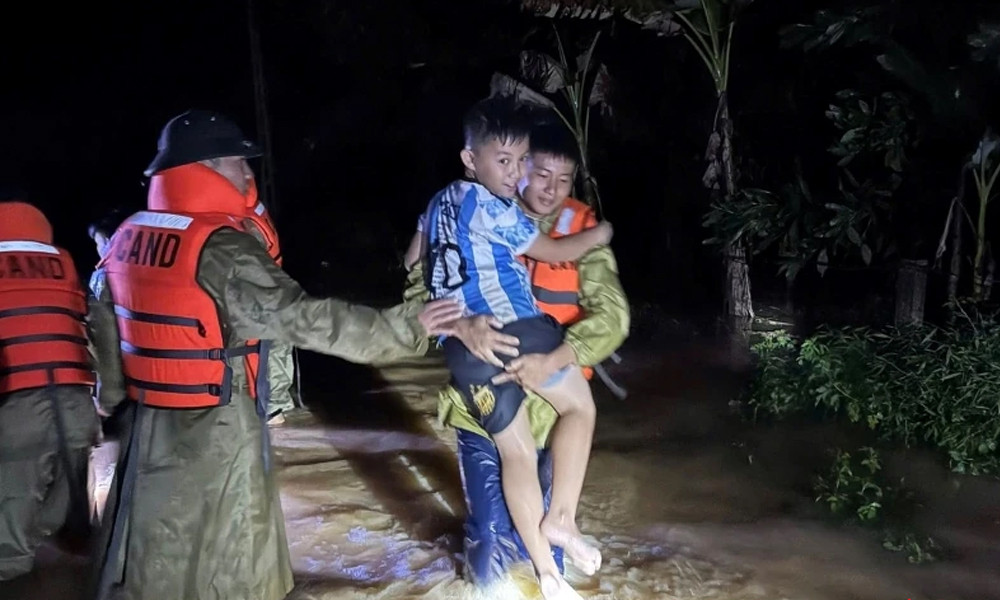 Bão số 5 làm 3 người chết, 10 người bị thương