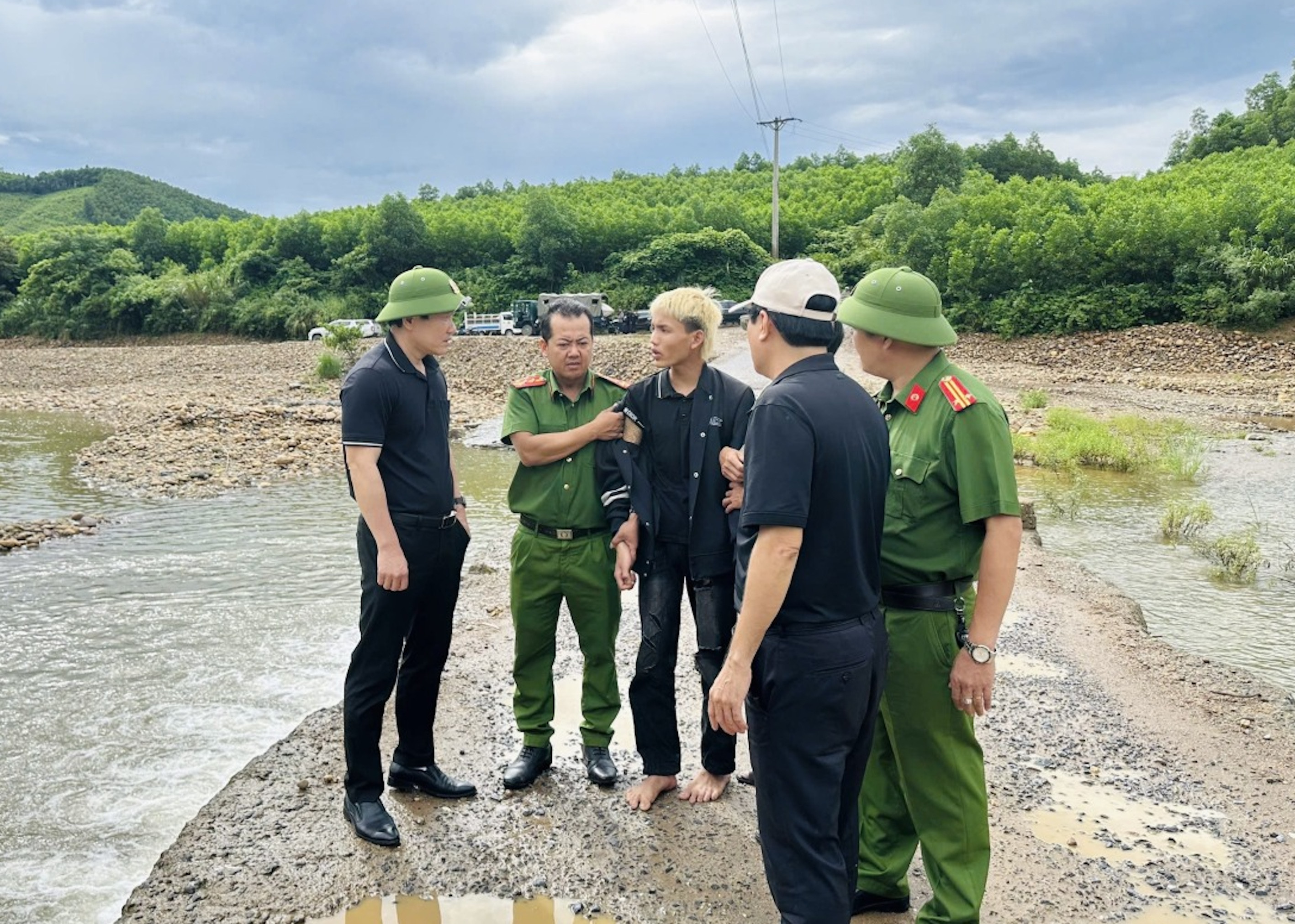 Nam thanh niên ở miền núi Quảng Trị bị bắn chết: Bắt 4 người liên quan