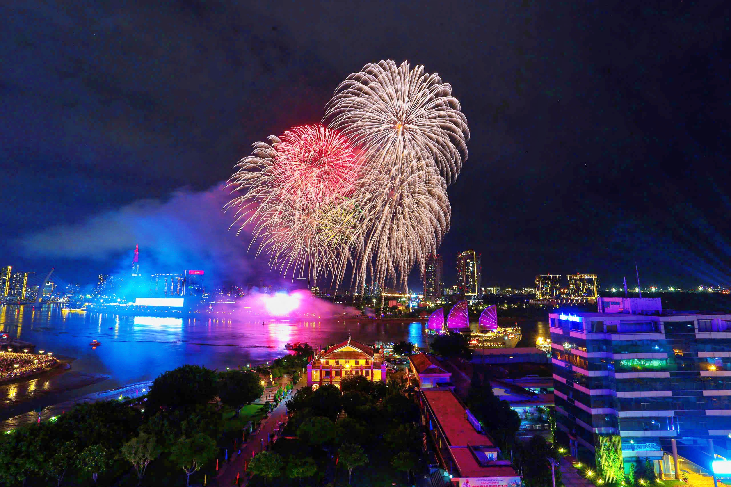 Địa điểm bắn pháo hoa tại Hà Nội, TP.HCM dịp Quốc khánh 2/9