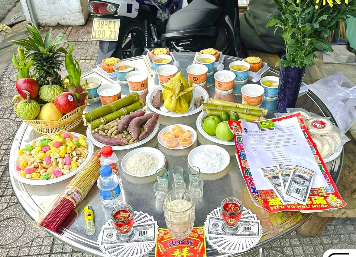 Mâm cúng cô hồn đầy đủ gồm những gì? 