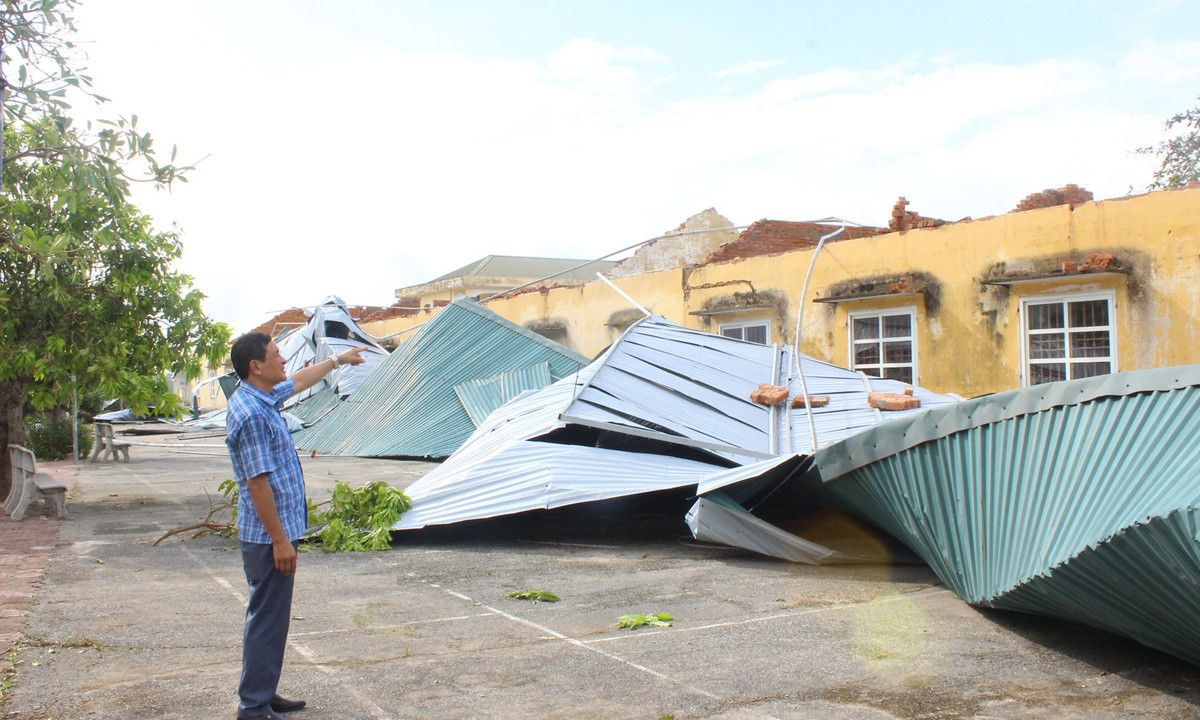 Thủ tướng: Tuyệt đối không để học sinh thiếu trường, thiếu quần áo, sách vở