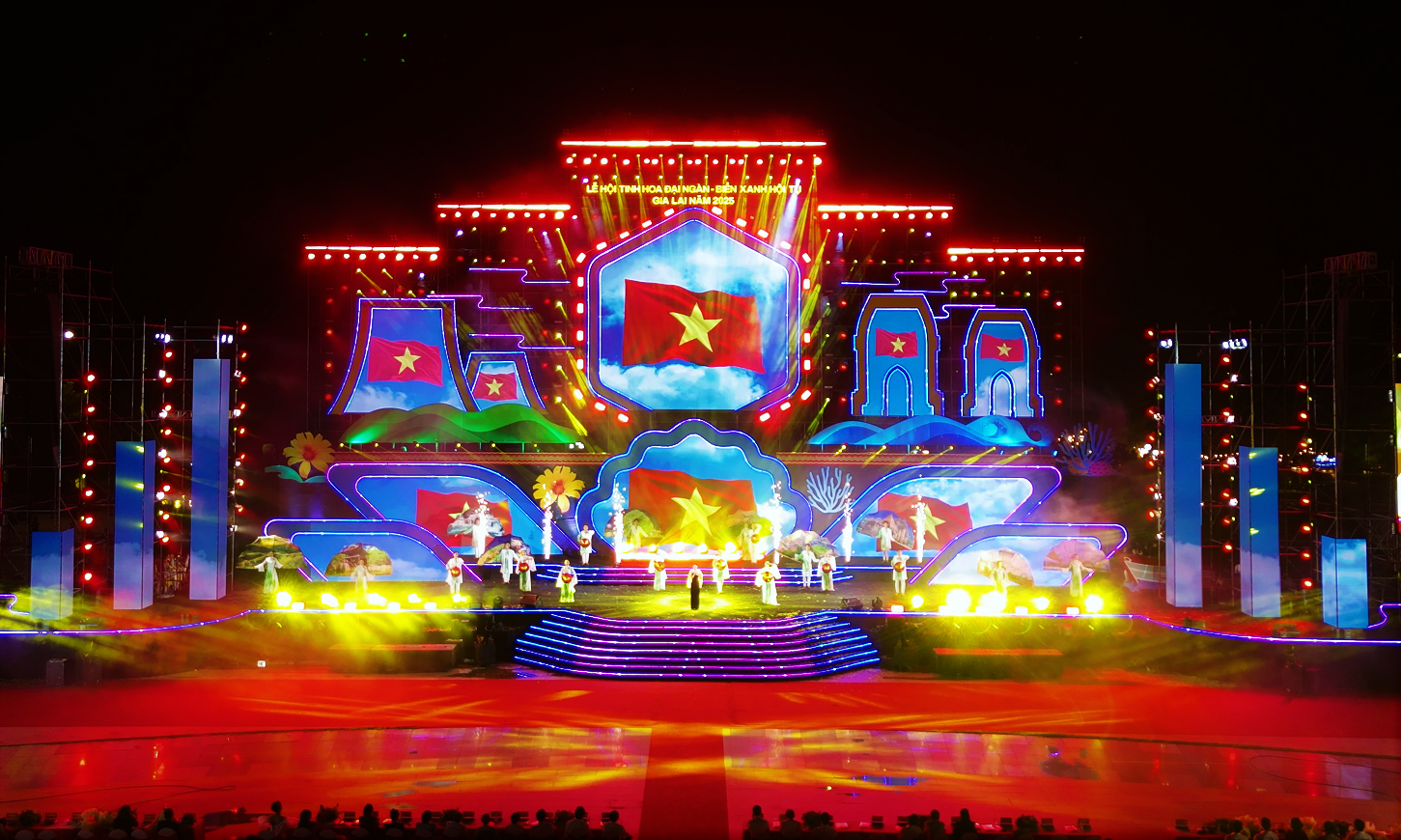 'Tinh hoa đại ngàn, biển xanh hội tụ':  Thanh âm cồng chiêng hòa cùng nhịp sóng