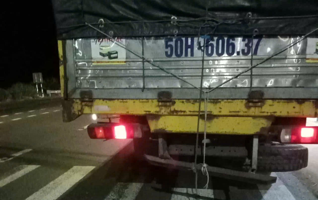 Xác minh clip xe tải đỗ sai luật gây tai nạn chết người, tài xế bỏ đi