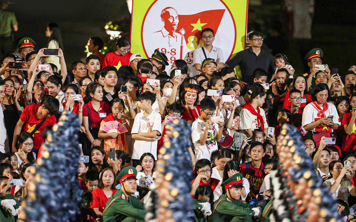 Bộ Y tế hướng dẫn người dân bảo vệ sức khỏe khi xem diễu binh A80