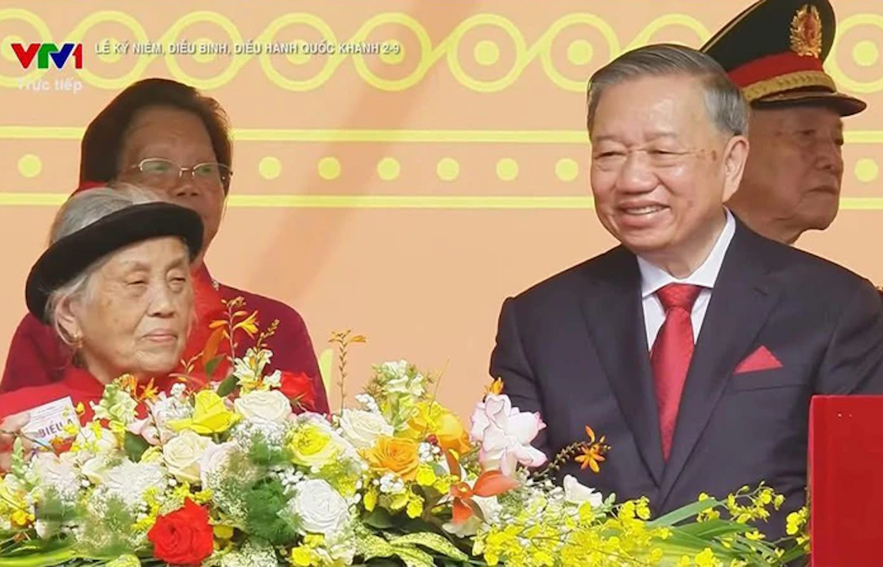 Mẹ Việt Nam Anh hùng ngồi cạnh Tổng Bí thư Tô Lâm trong Lễ kỷ niệm 80 năm Quốc khánh