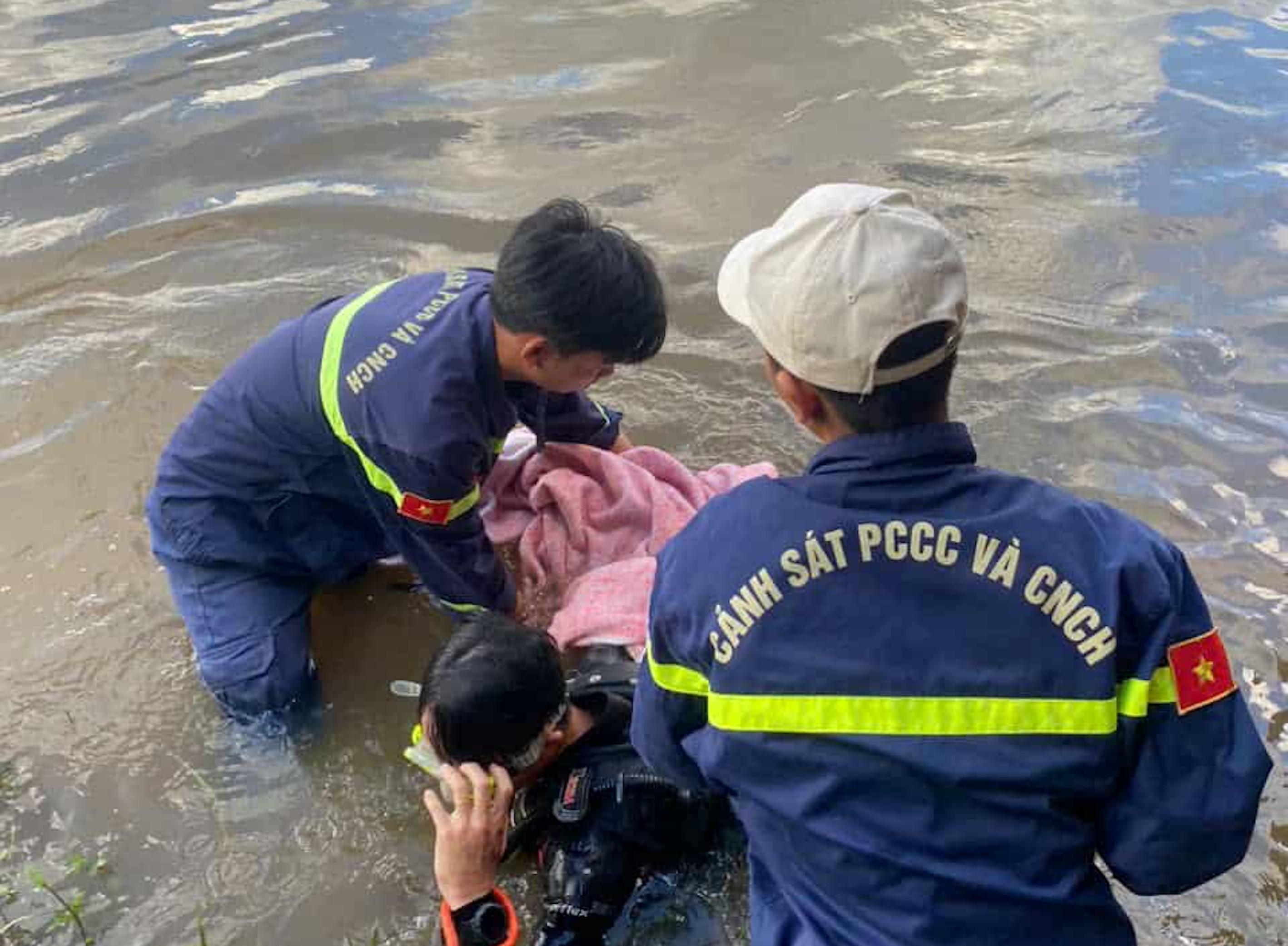 Xuống gầm cầu chơi, 2 bé gái ở Quảng Trị chết đuối thương tâm