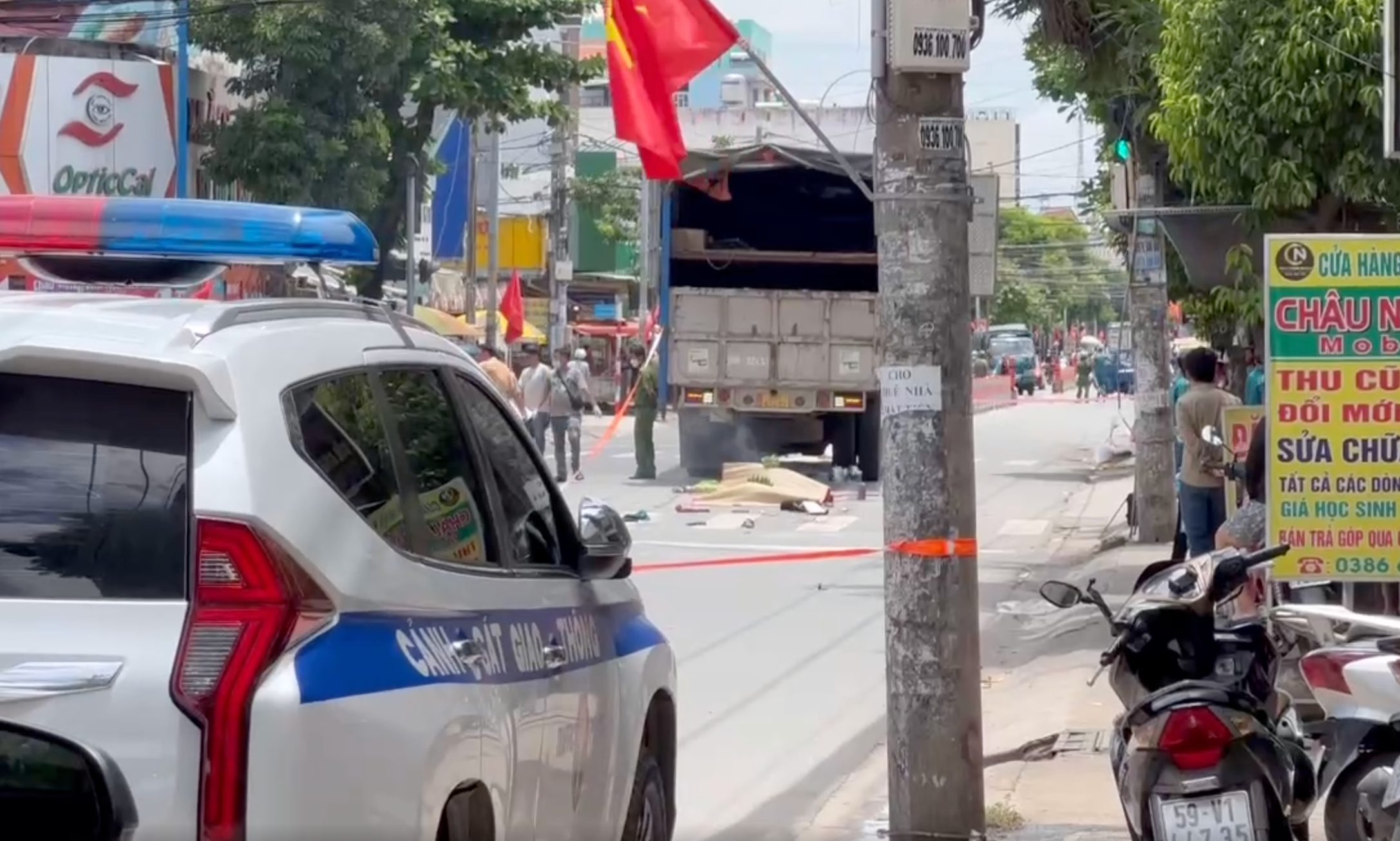 Va chạm với xe tải hai mẹ con tử vong thương tâm