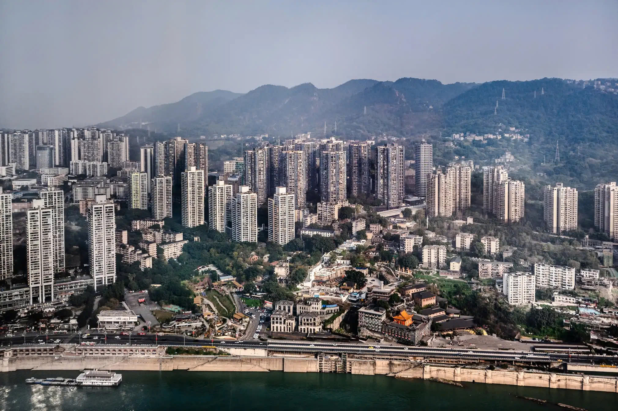 Cuộc sống bên trong thành phố mê cung Trùng Khánh 