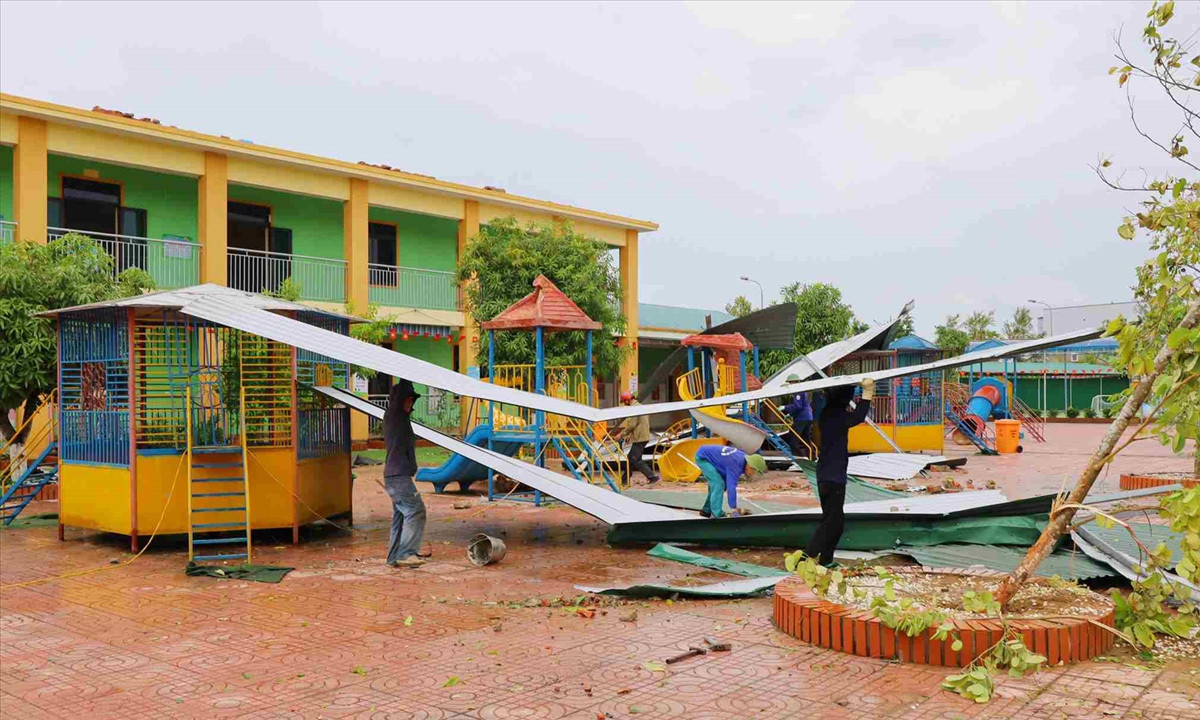 Thủ tướng yêu cầu thần tốc sửa trường học bị hư hại do bão để kịp khai giảng