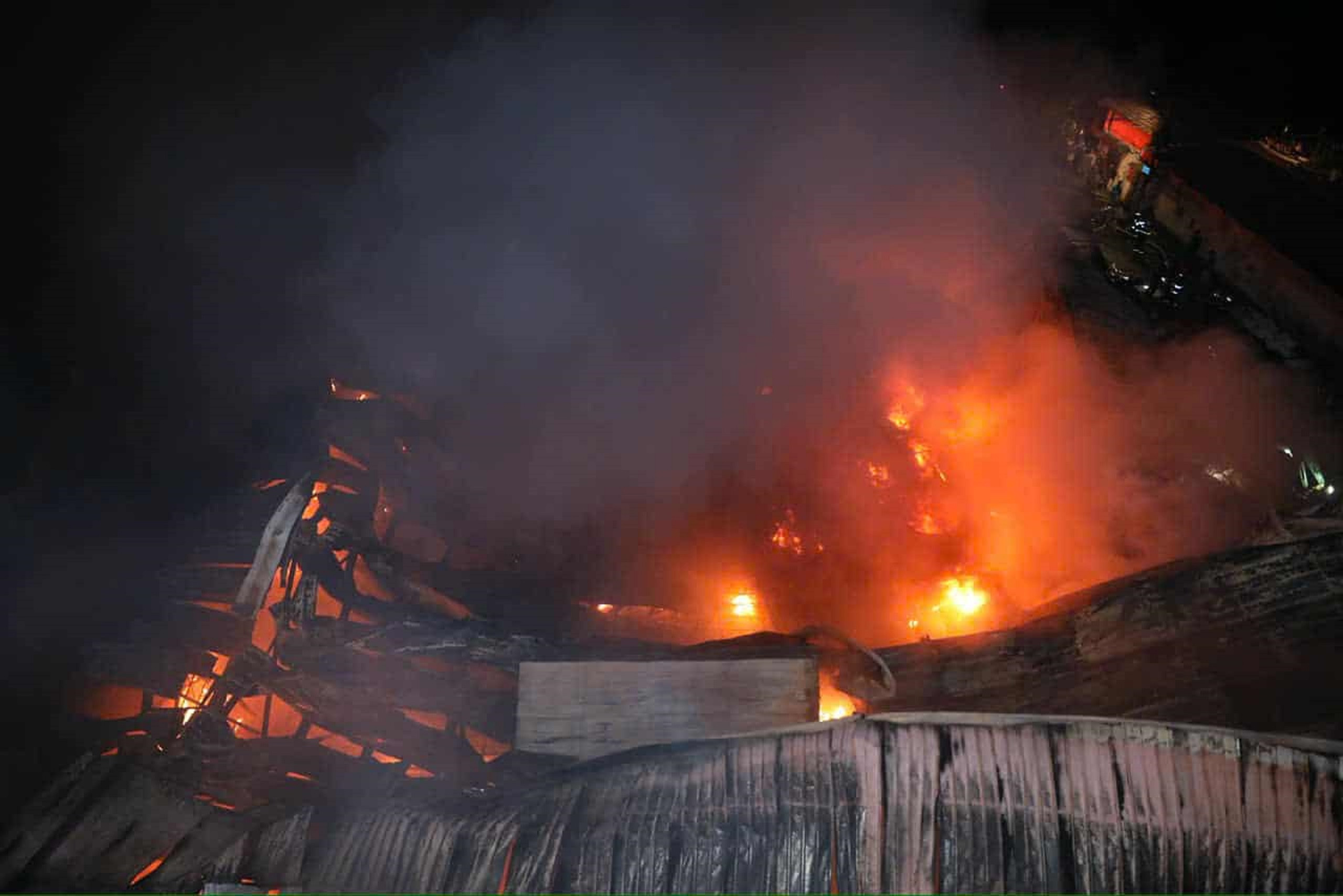 Thông tin vụ cháy kho xưởng ở Hà Nội: Toàn bộ máy móc, hàng hóa bị phá hủy