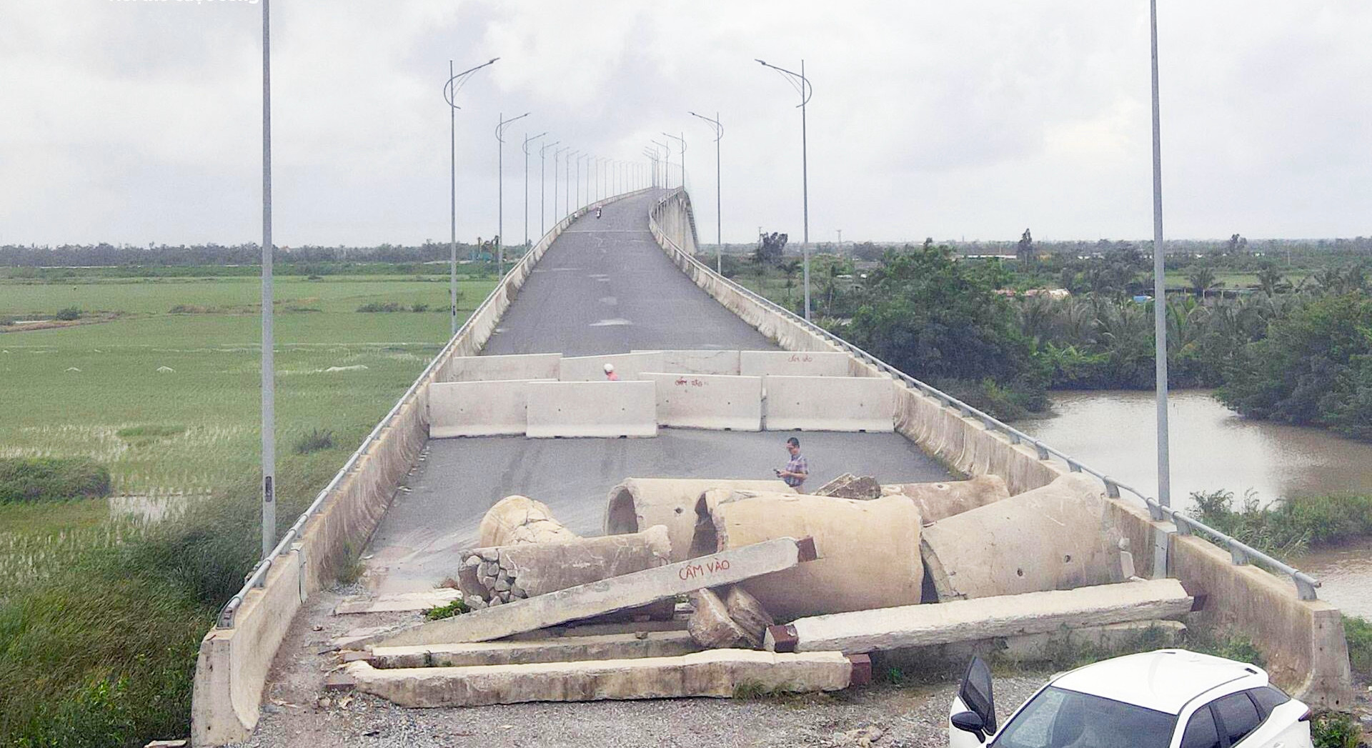 Đường bộ ven biển qua Hải Phòng 3.700 tỷ đồng 'đắp chiếu' sau 8 năm khởi công