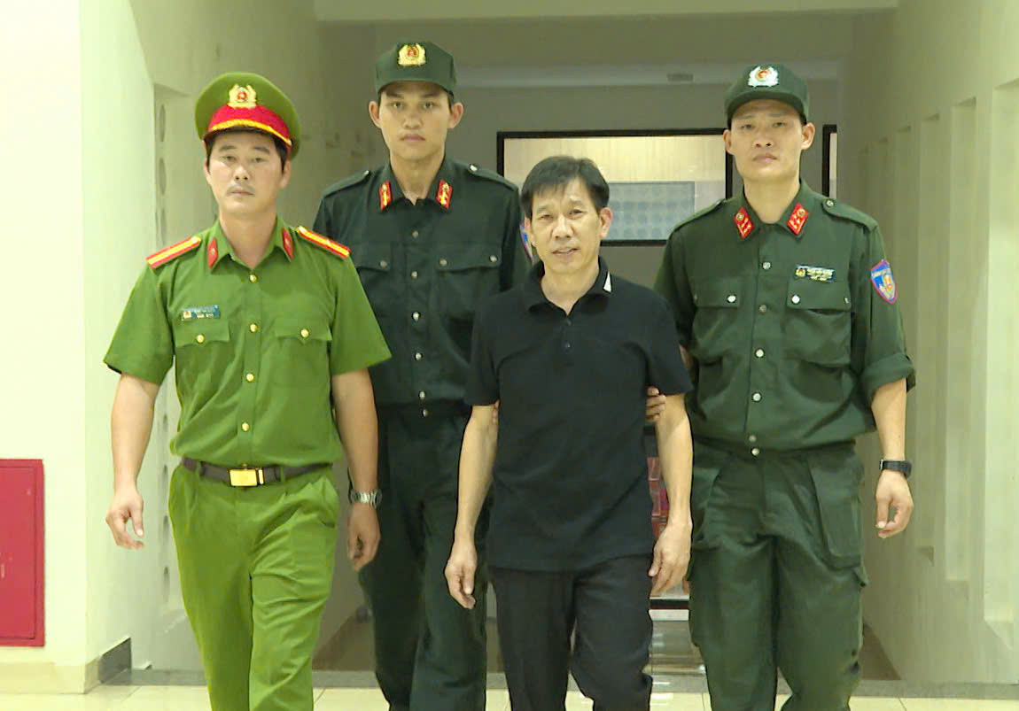 Mạnh ‘gỗ’ thao túng kiểm lâm, quân sư cho Vi ‘ngộ’ thế nào?