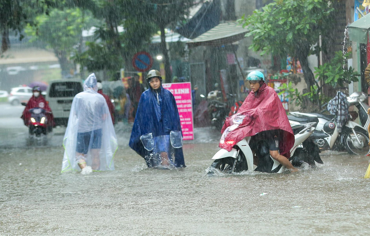 Bão số 7 Tapah đạt cấp cực đại, hoàn lưu có thể gây mưa lớn trên 300mm