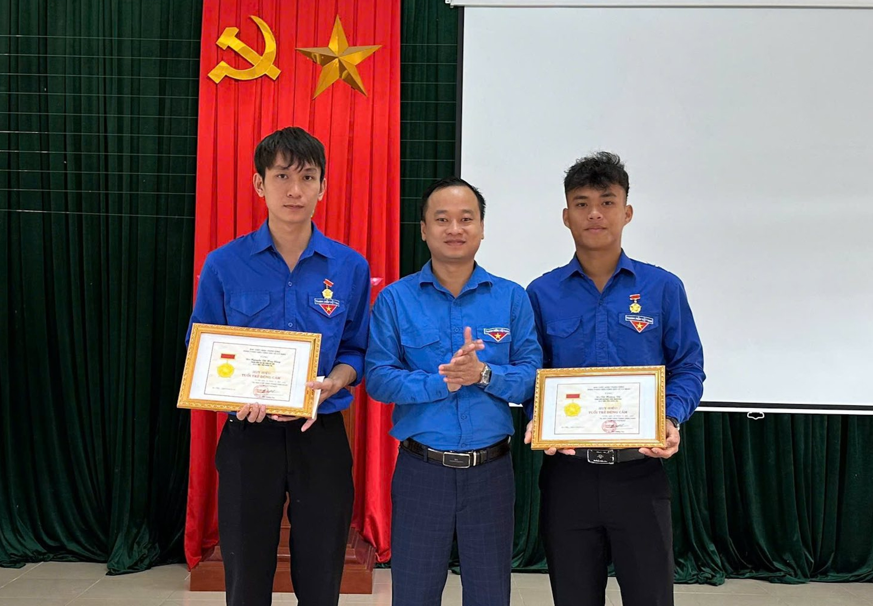 Hai chàng trai ở Quảng Trị lao xuống sông cứu người phụ nữ nhảy cầu tự tử