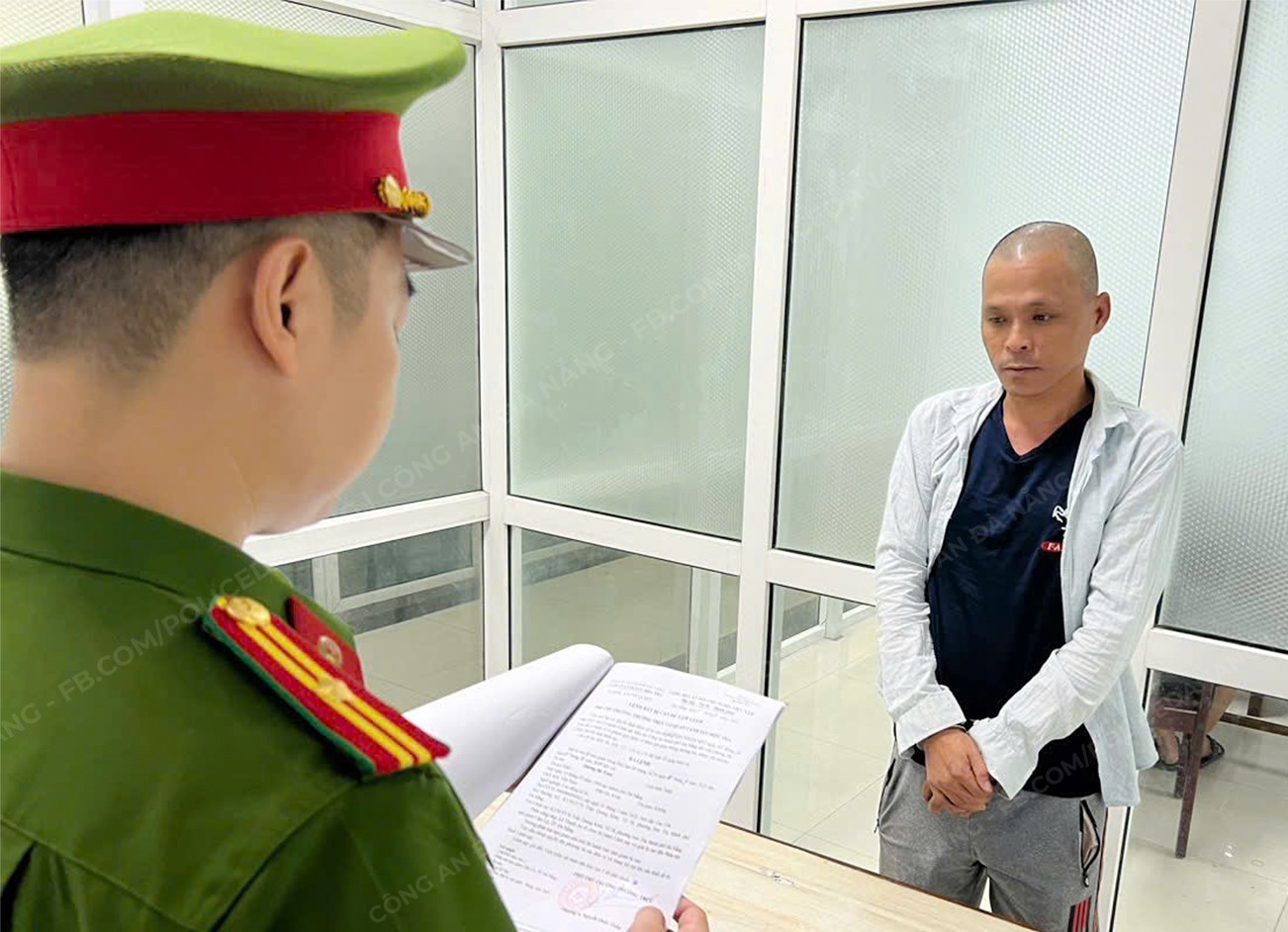 Sau một đêm phê ma túy, tài xế taxi công nghệ tông liên tiếp 2 ô tô