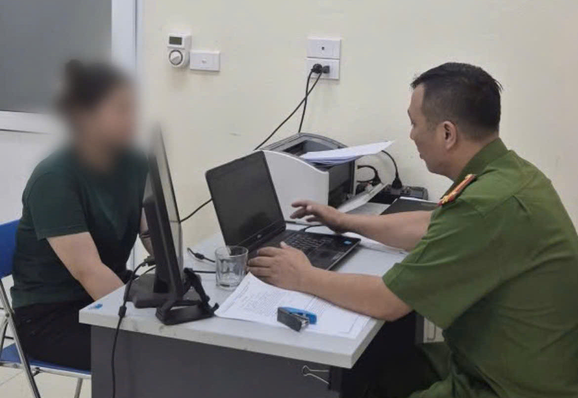 Giải cứu nữ sinh bị bắt cóc online, công an phường bị nghi là công an giả