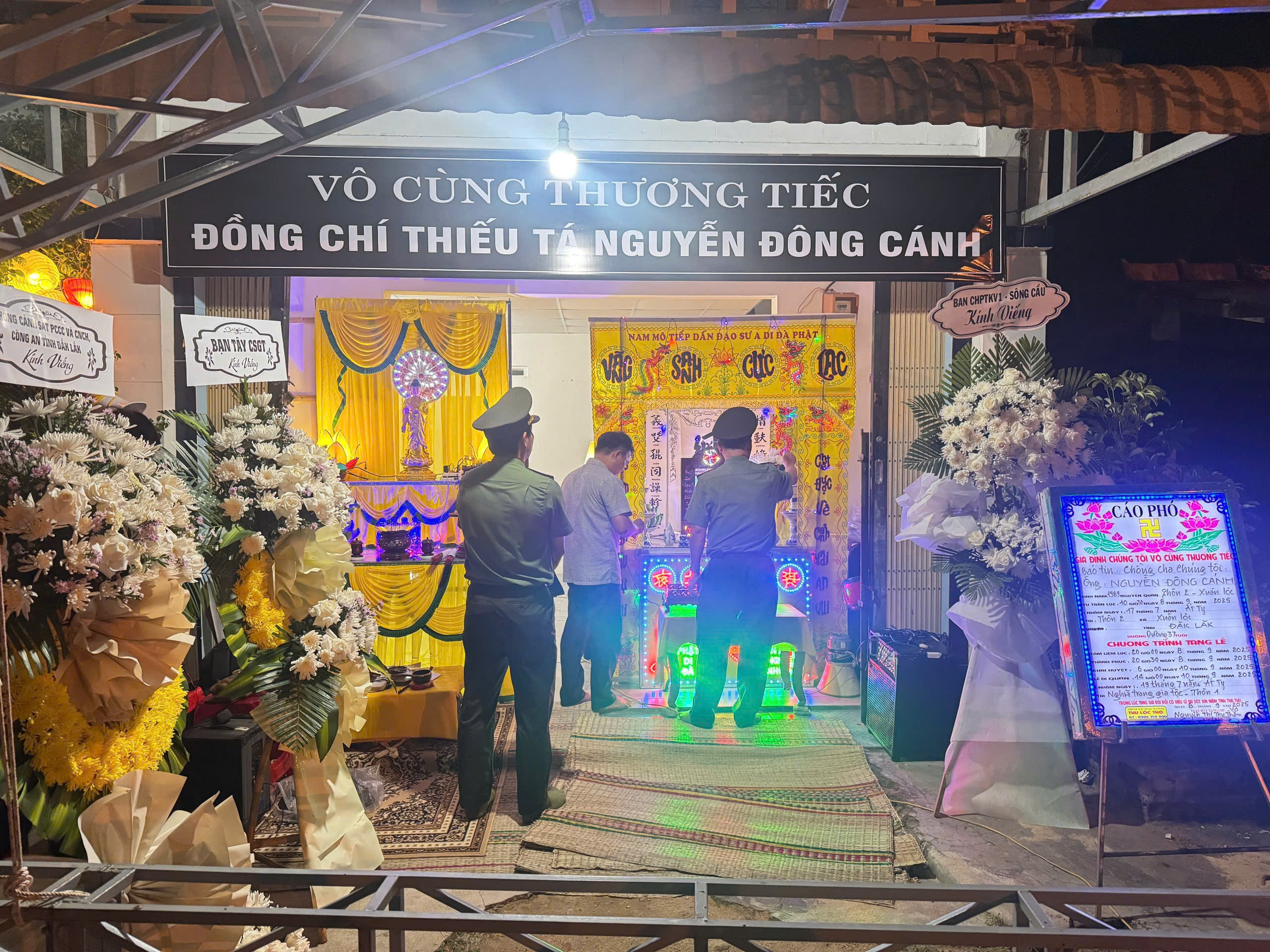 Thiếu tá Công an ở Đắk Lắk hy sinh: Vợ khóc nghẹn, con trai mới ngày đầu đi học