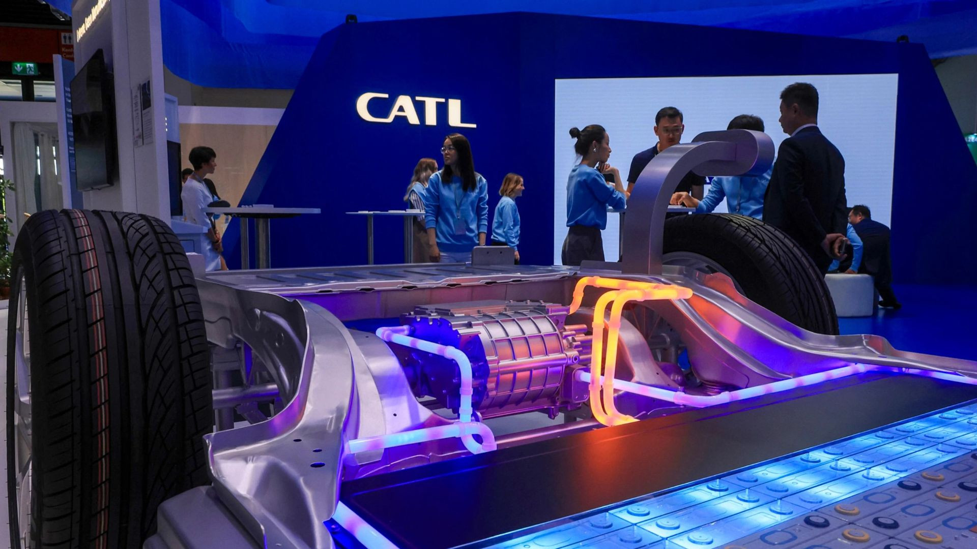 Trung Quốc: Ra mắt pin xe điện sạc 10 phút đi được gần 500 km