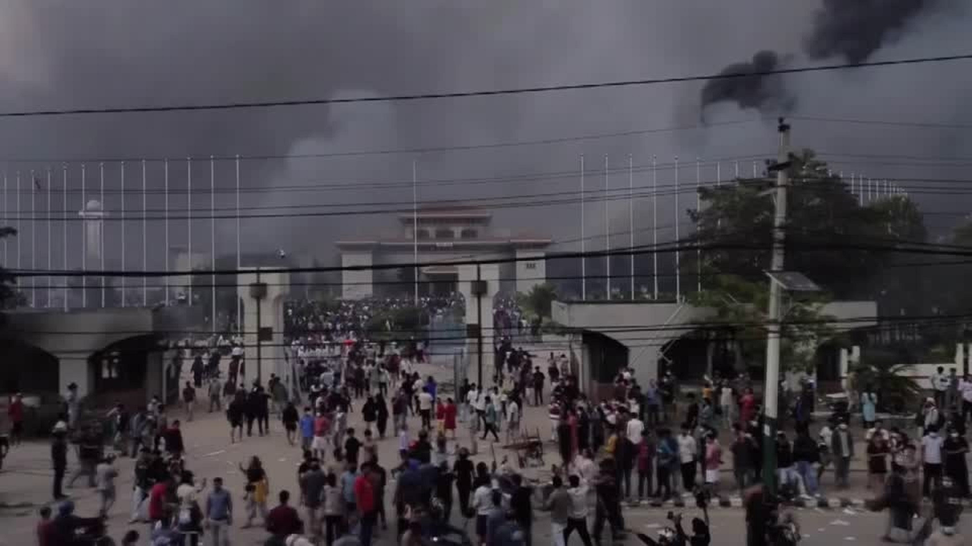 Biểu tình đẫm máu ở Nepal: Tù nhân tràn ra ngoài đòi được trả tự do