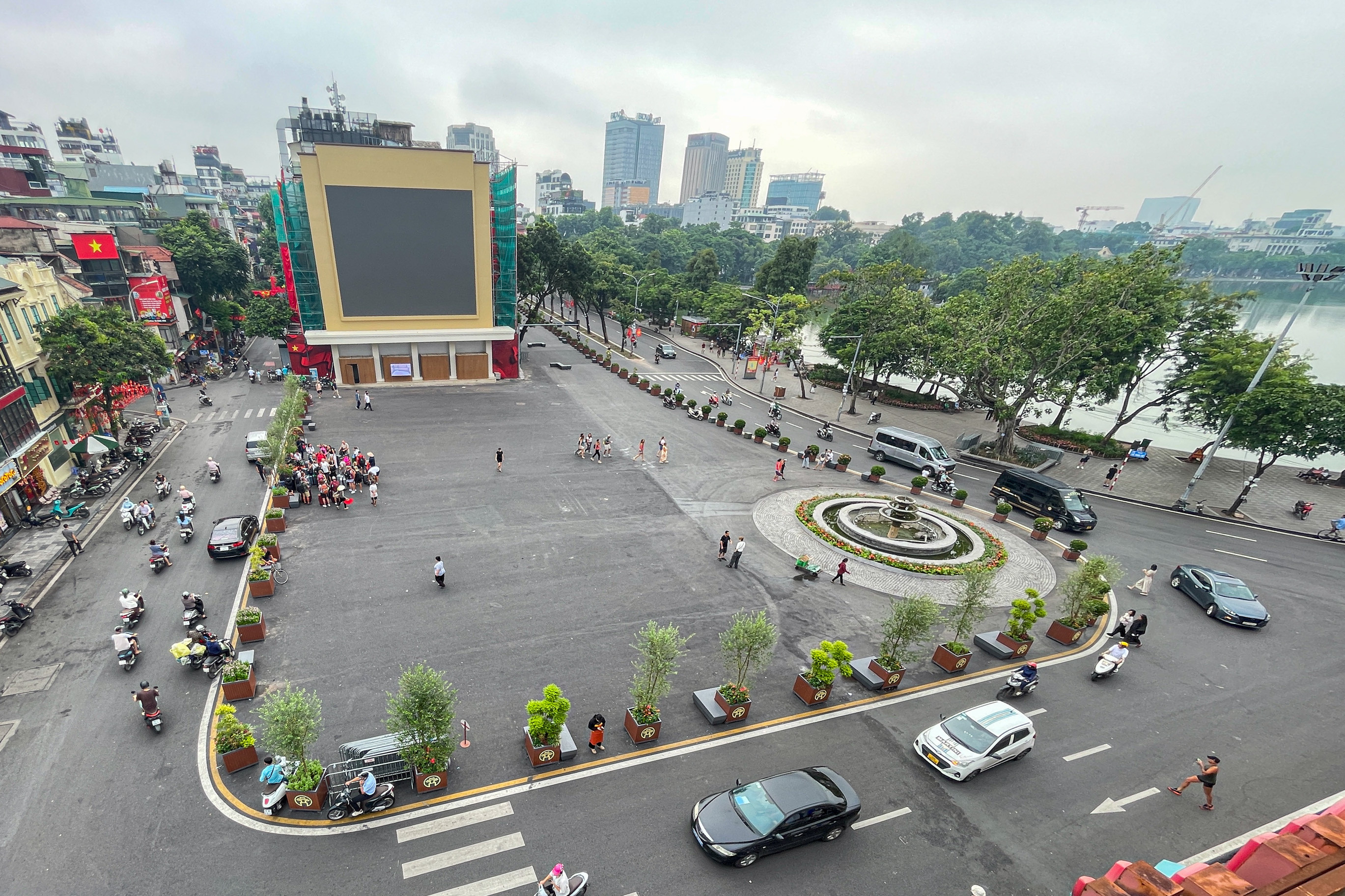  Người dân nói gì về diện mạo mới của quảng trường Đông Kinh - Nghĩa Thục?