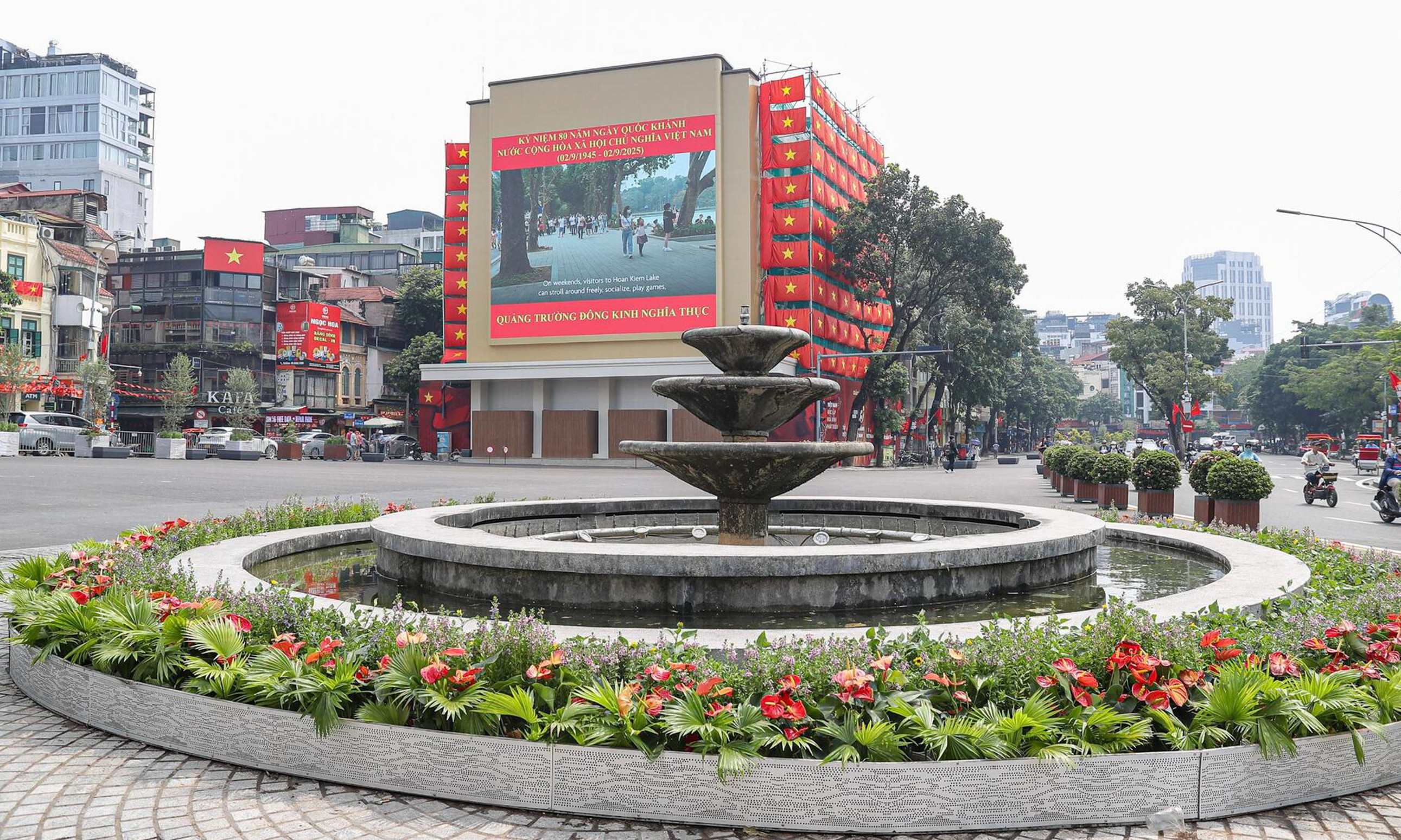 Diện mạo mới quảng trường Đông Kinh - Nghĩa Thục gây tranh cãi, đơn vị thiết kế nói gì?