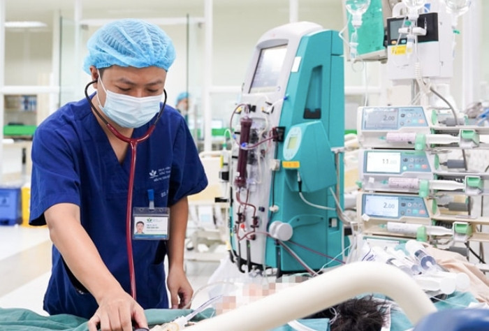 Bé gái tím tái, co giật vì uống nhầm thuốc chuột