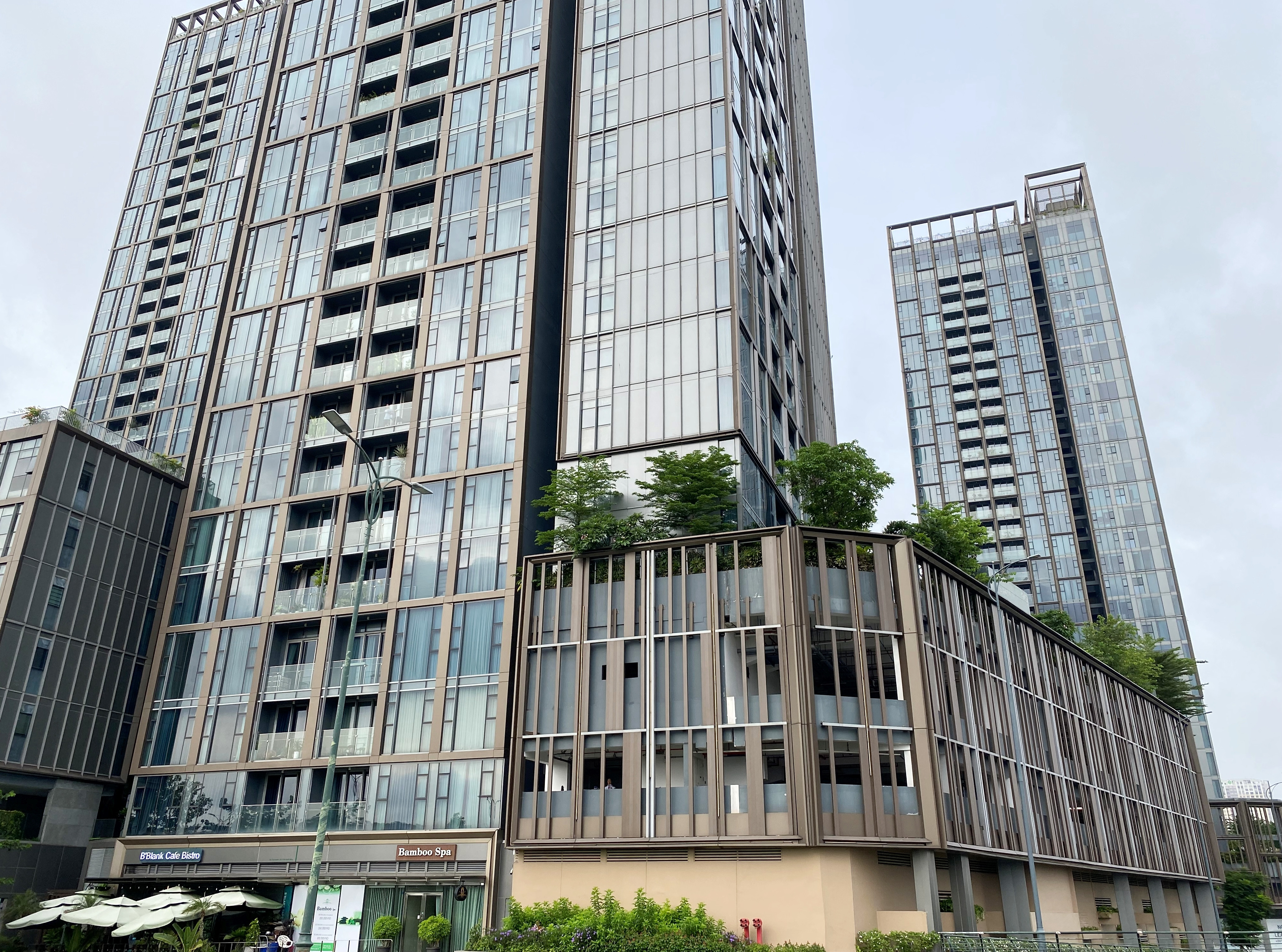 Môi giới bất động sản ở TP.HCM khóc ròng vì tháng 'cô hồn'