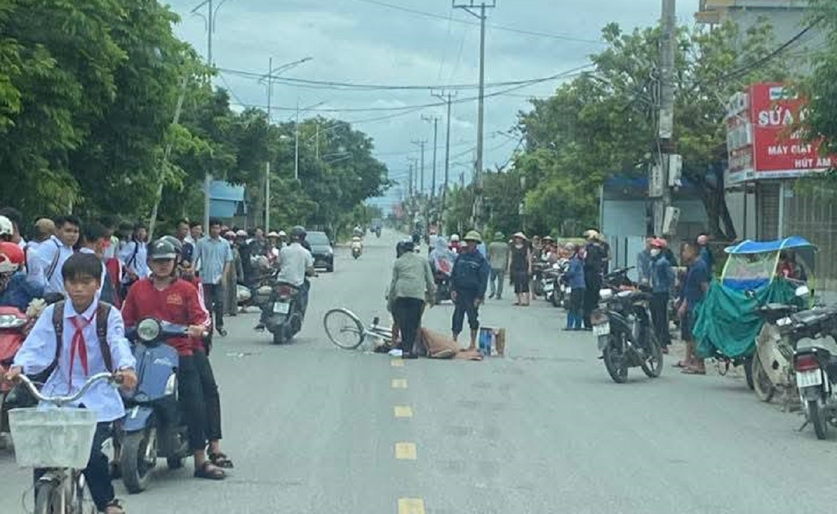 Nam sinh lớp 6 ở Hải Phòng bị ô tô tông tử vong trên đường đi học về