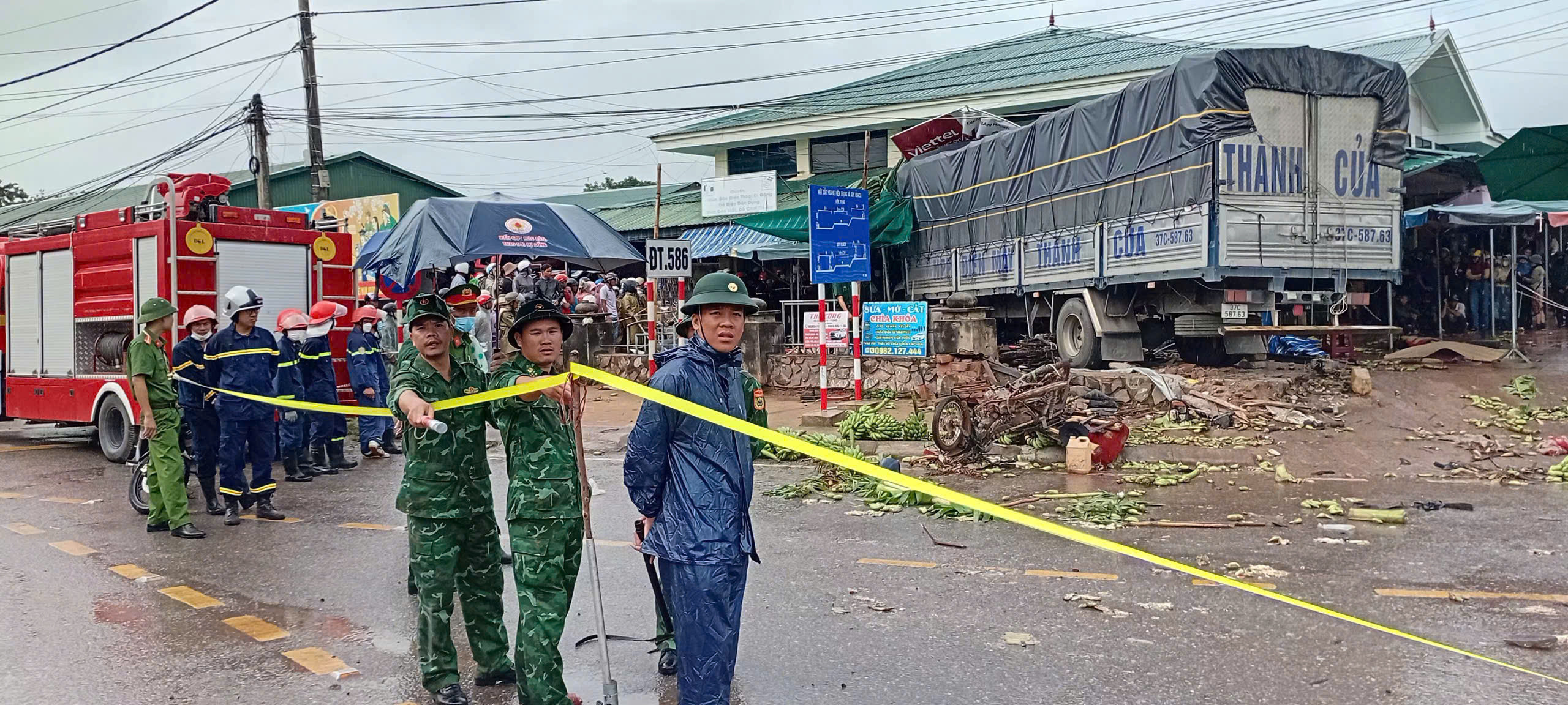 Xe tải lao vào chợ  làm 12 người thương vong: Thông tin mới nhất