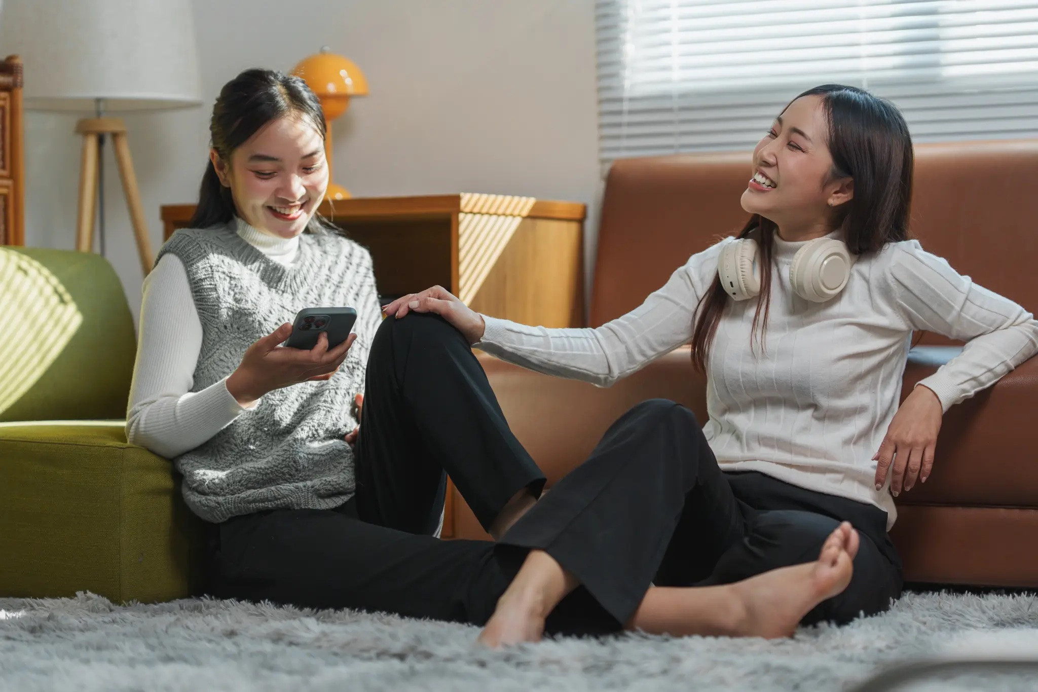 Vì sao gen Z thích ru rú trong nhà, ít khi chịu ra ngoài? 