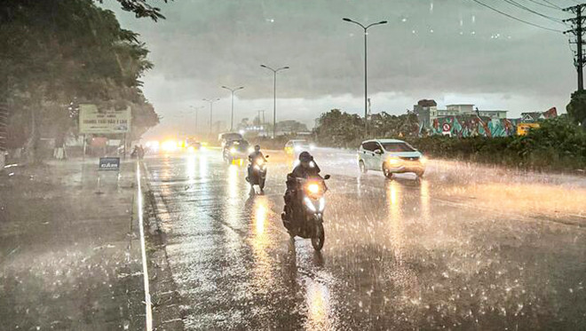 Dự báo thời tiết 19/9: Cả nước nhiều nơi mưa dông, nguy cơ kèm sấm sét, gió mạnh
