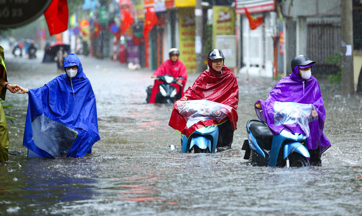 Bão dồn dập quần thảo Biển Đông, miền Bắc sắp hứng hai đợt mưa lớn