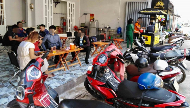 Bị mất xe máy khi đi uống cà phê, khách hàng có được chủ quán đền không?