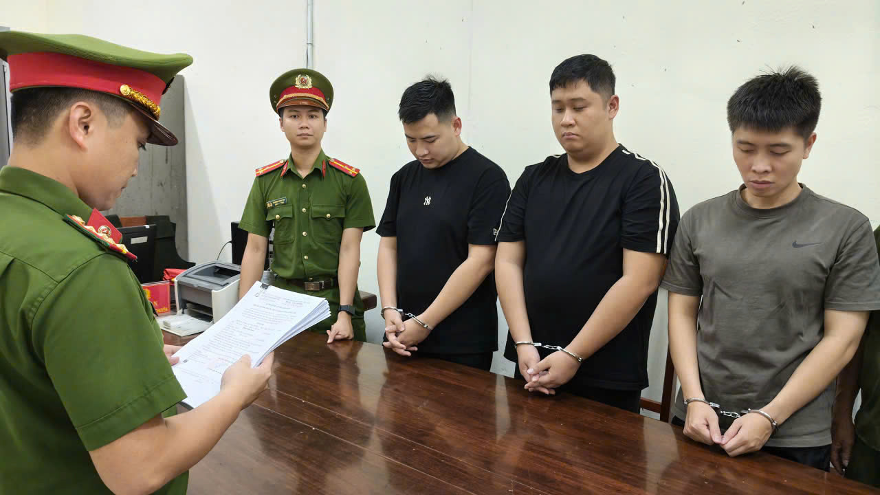 Nhóm thanh niên thuê lập website giả mạo các dự án tiền ảo, chiếm đoạt gần 5 tỷ đồng