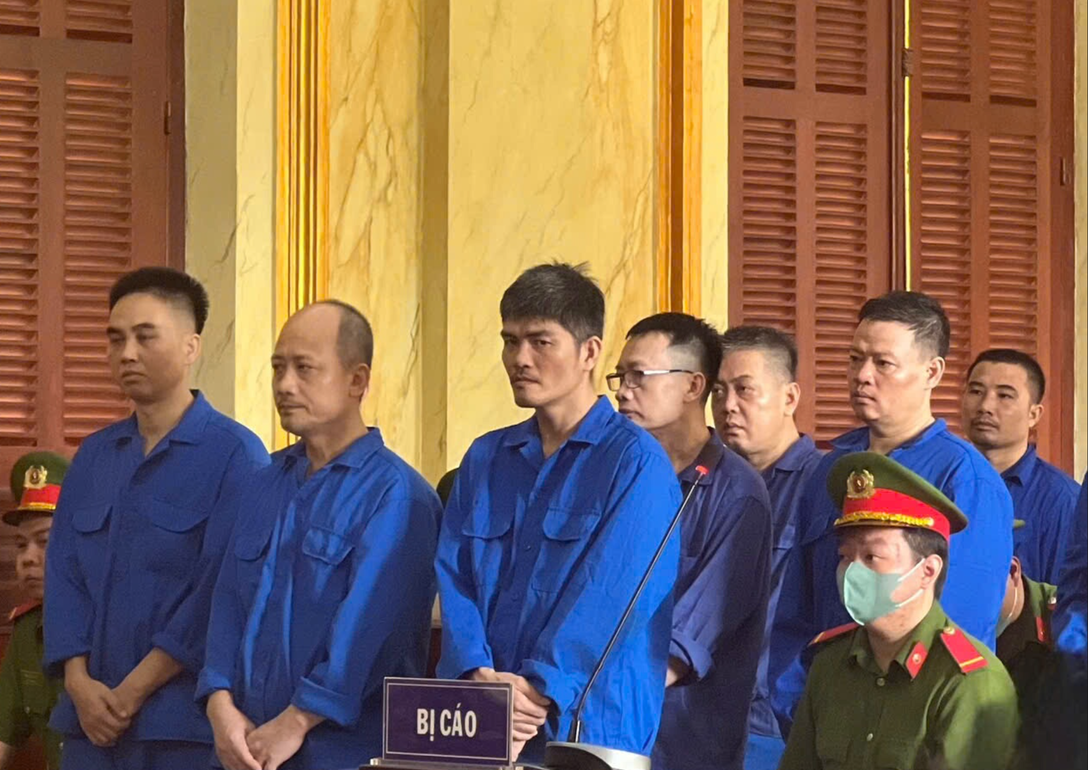 Buôn lậu 113kg vàng, trị giá hơn 252 tỷ đồng vào Việt Nam: 14 bị cáo lĩnh án