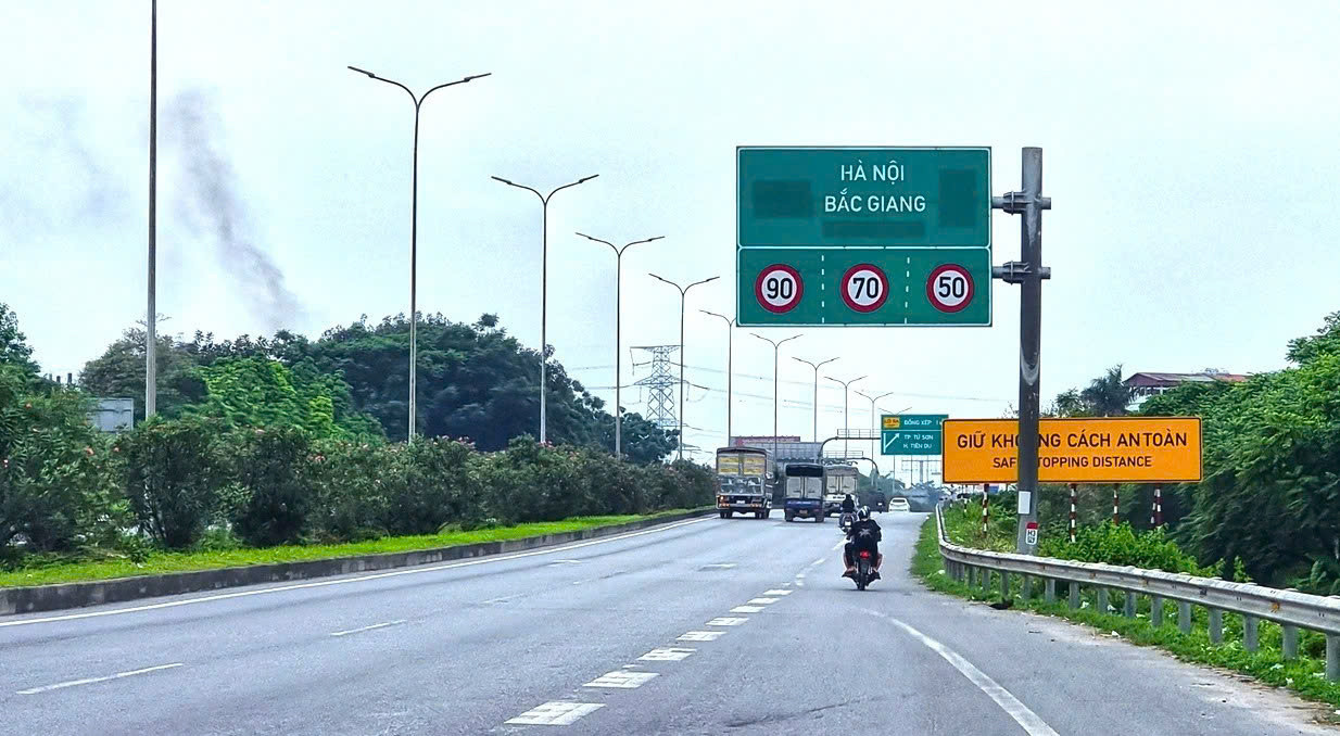 Kiến nghị tách làn ô tô và xe máy trên tuyến quốc lộ Hà Nội - Bắc Giang