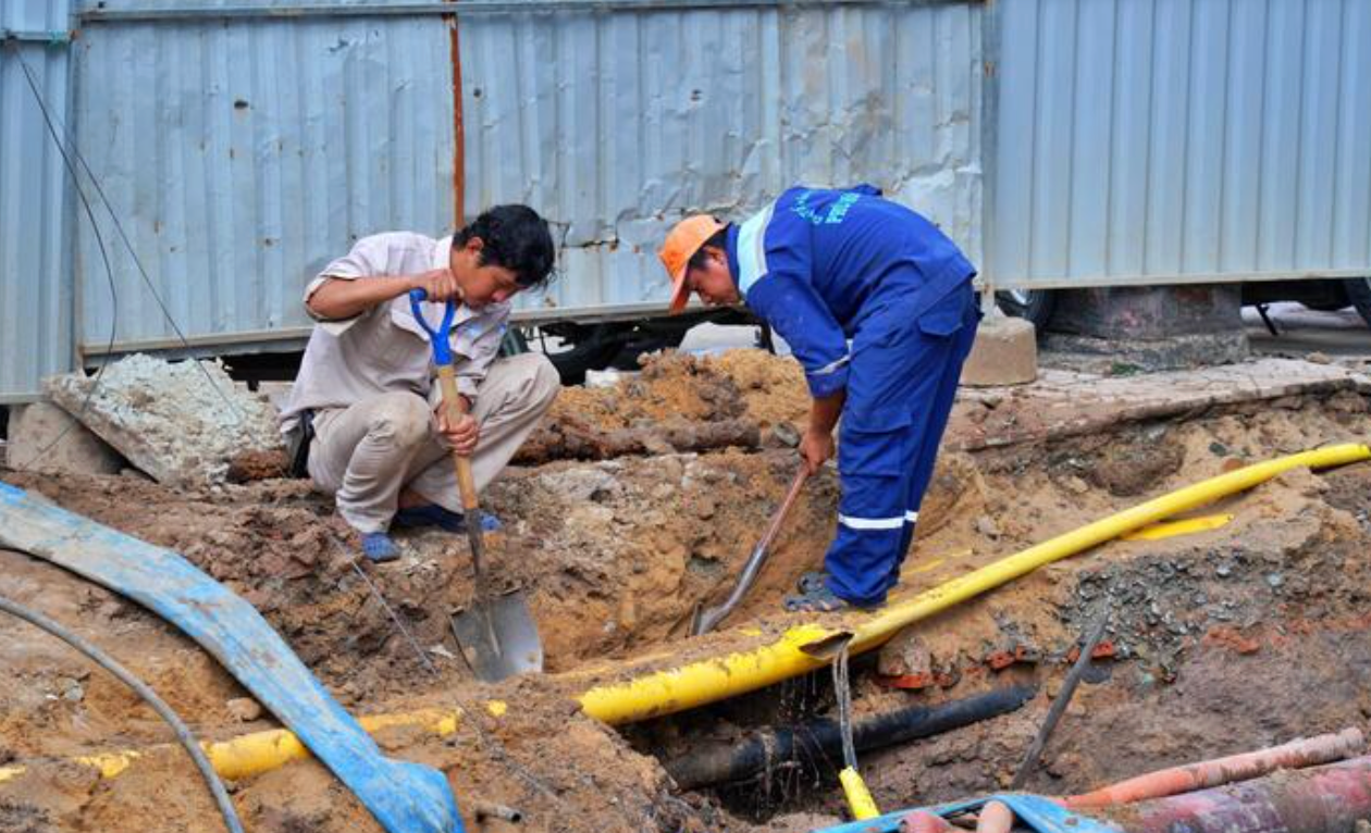 Công nhân bị máy xúc va trúng tử vong tại dự án Metro 2