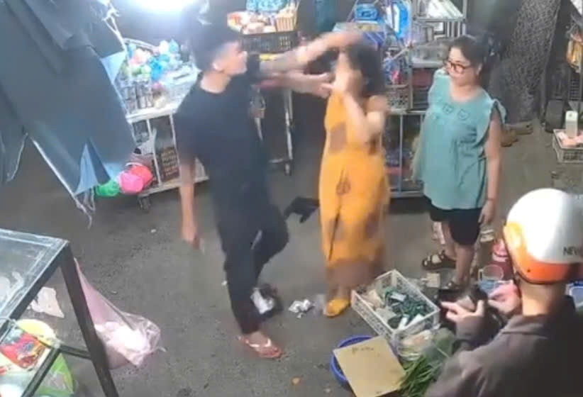 Nam thanh niên vừa đánh thai phụ ở Đắk Lắk vừa hỏi ‘biết tao là ai không’