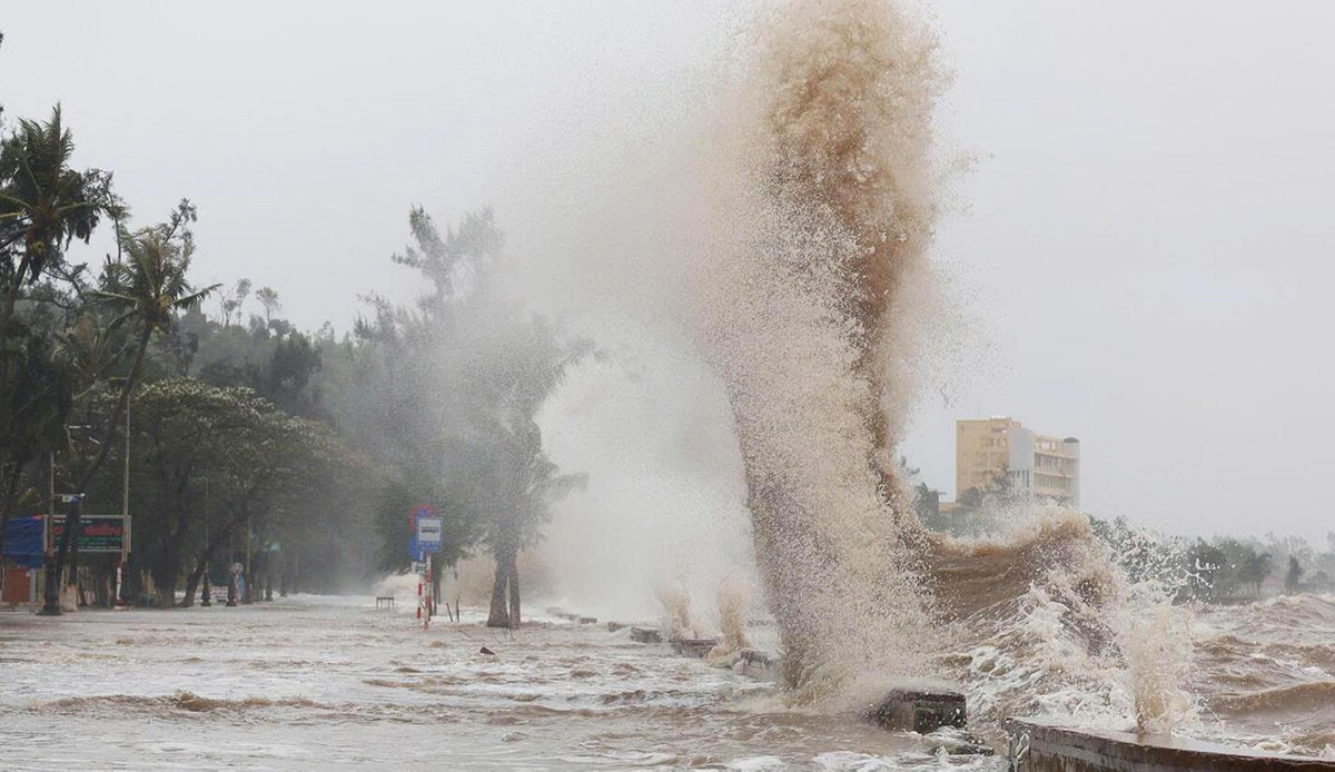 Tương tác của không khí lạnh khiến diễn biến siêu bão Ragasa thêm phức tạp