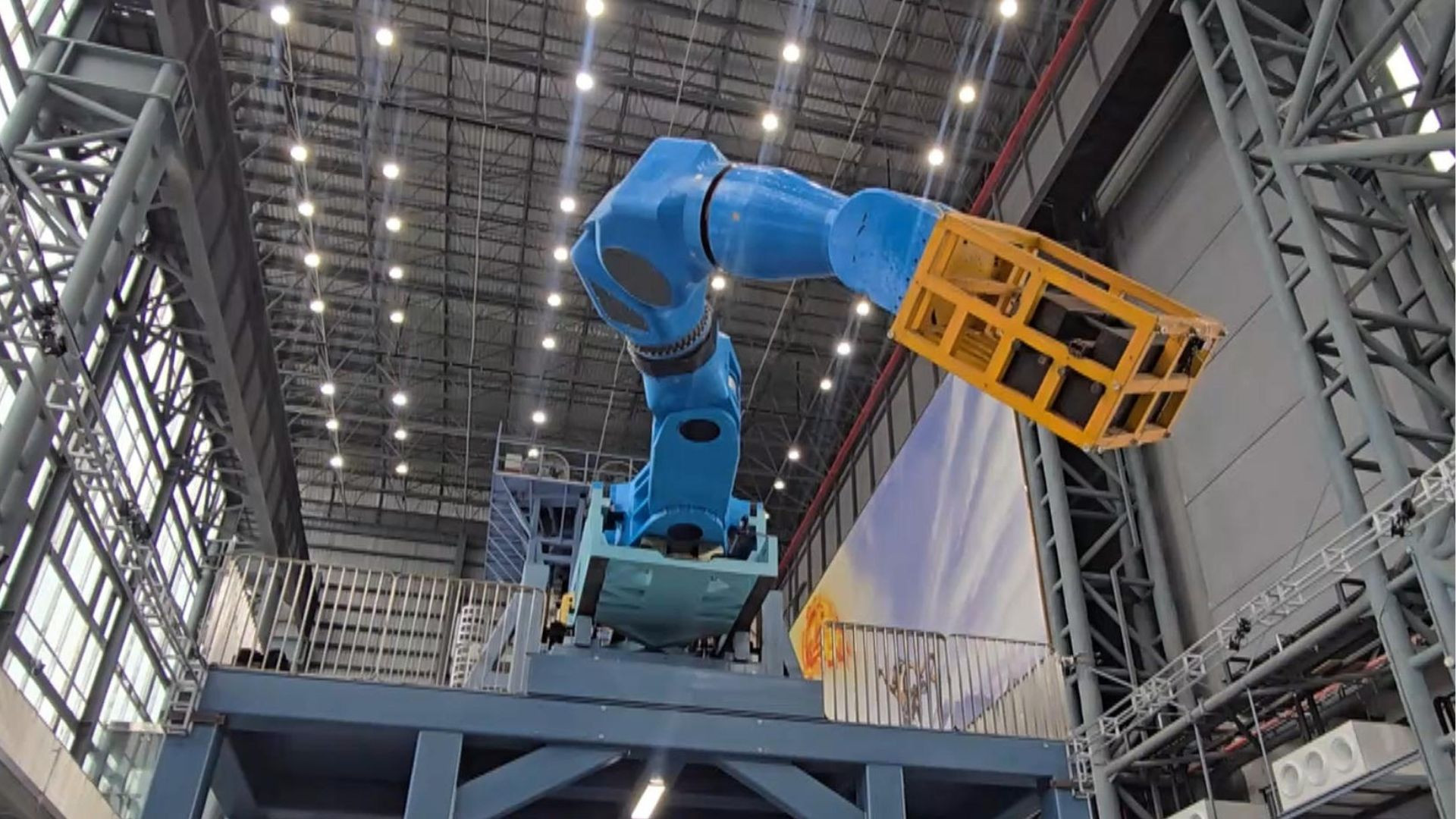 Trung Quốc: Cánh tay robot nâng vật nặng bằng 10 con voi tại nhà máy nhiệt hạch