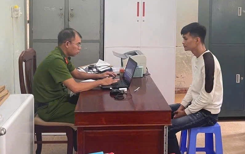 Công an triệu tập nam thanh niên đánh thai phụ và hỏi 'biết tao là ai không?'