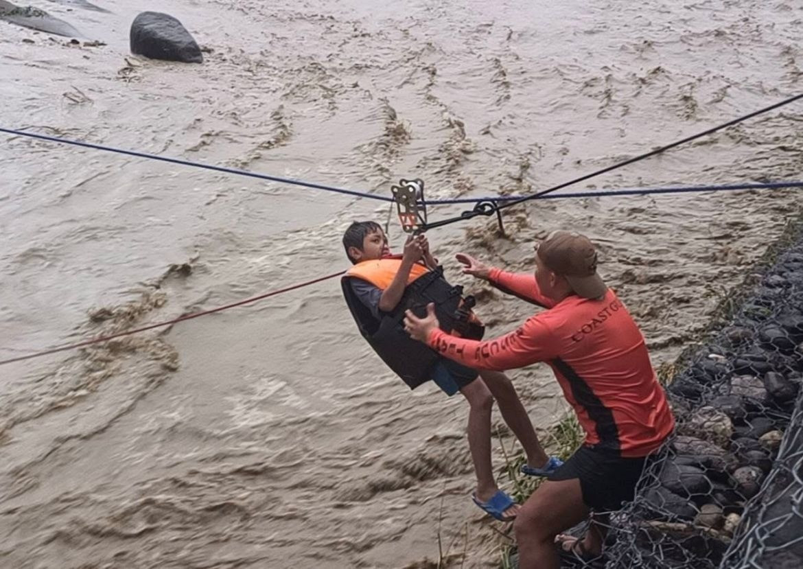 Bão Ragasa càn quét Biển Đông: 3 người chết, nhân chứng mô tả 'như ngày tận thế'