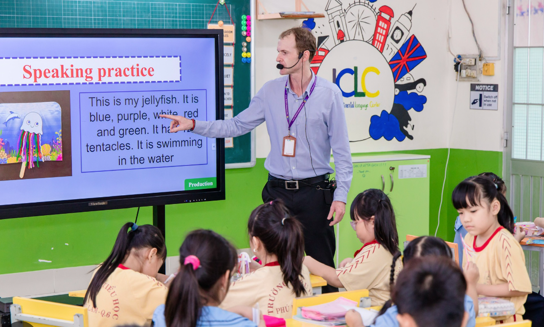 Cần làm gì để đưa tiếng Anh thành ngôn ngữ thứ hai tại trường học?