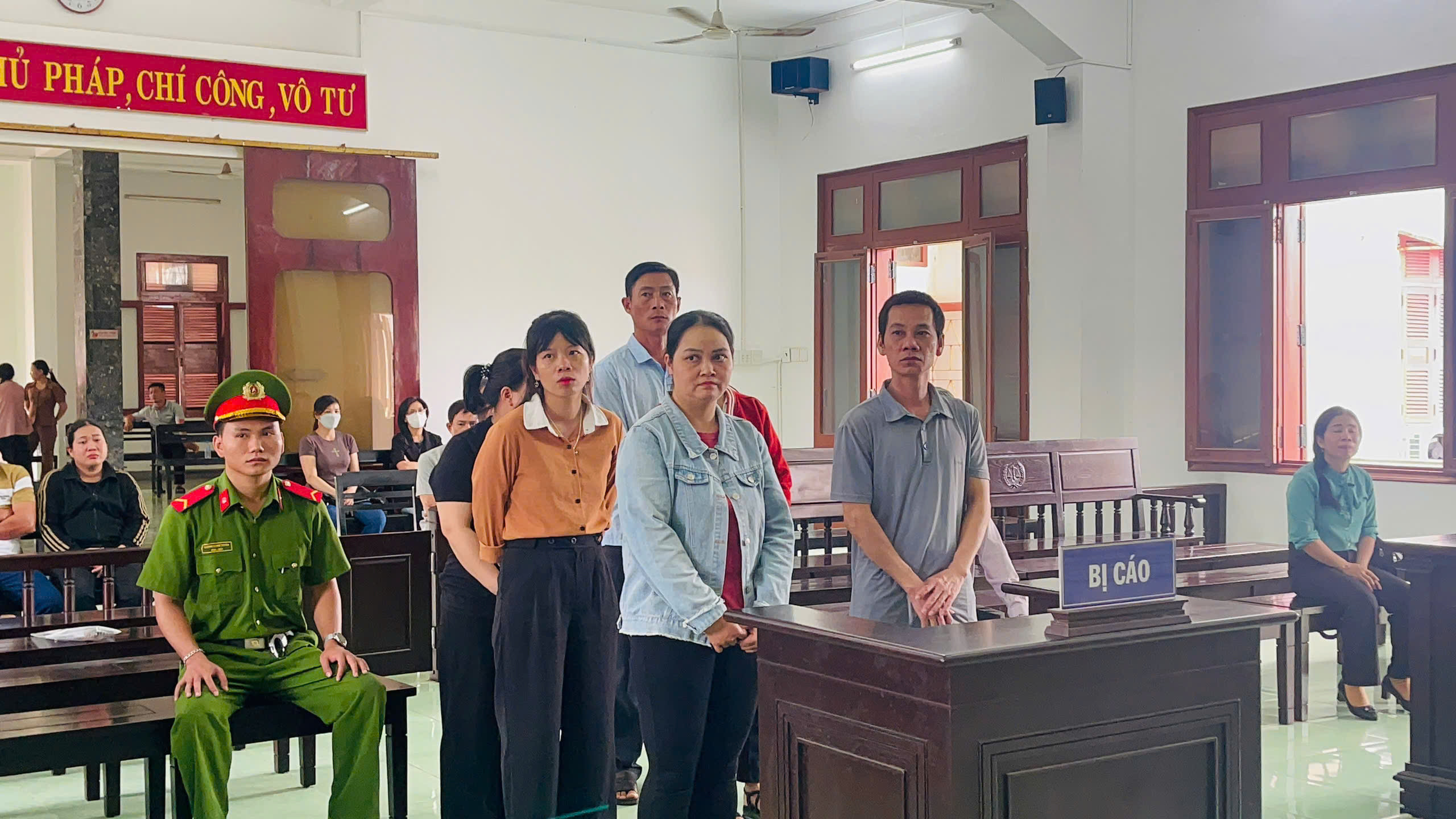 Tham ô tài sản, cựu Chủ tịch xã ở Đắk Lắk cùng 5 thuộc cấp lĩnh án tù