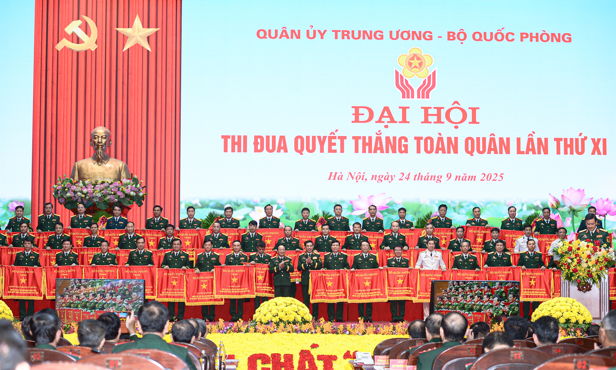 Toàn cảnh Đại hội Thi đua Quyết thắng toàn quân lần thứ XI