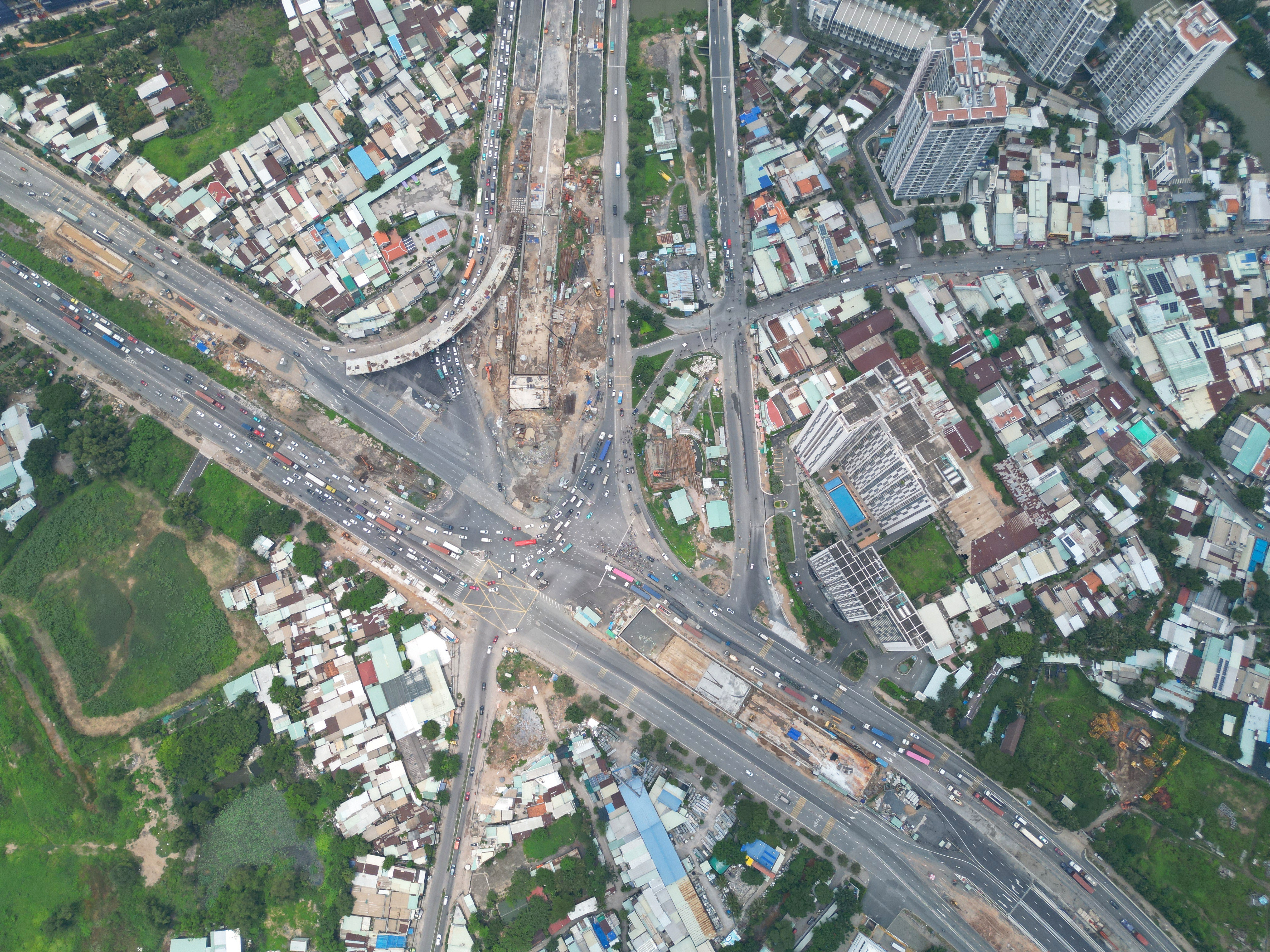 Nút giao 3.400 tỷ chậm tiến độ, Chủ tịch TP.HCM chỉ đạo 'nóng'