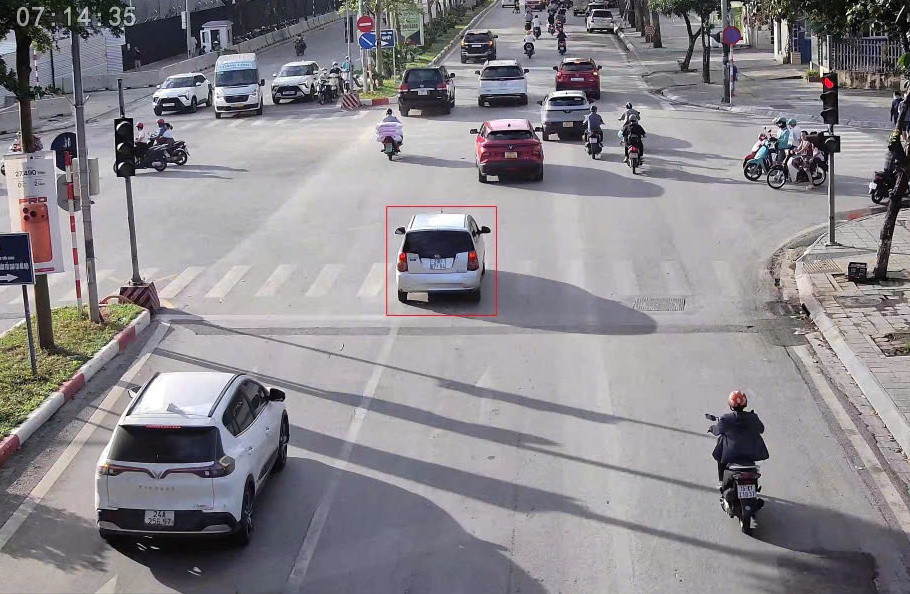 Camera AI phát hiện gần 1.800 xe vi phạm giao thông trên một tuyến phố Hà Nội