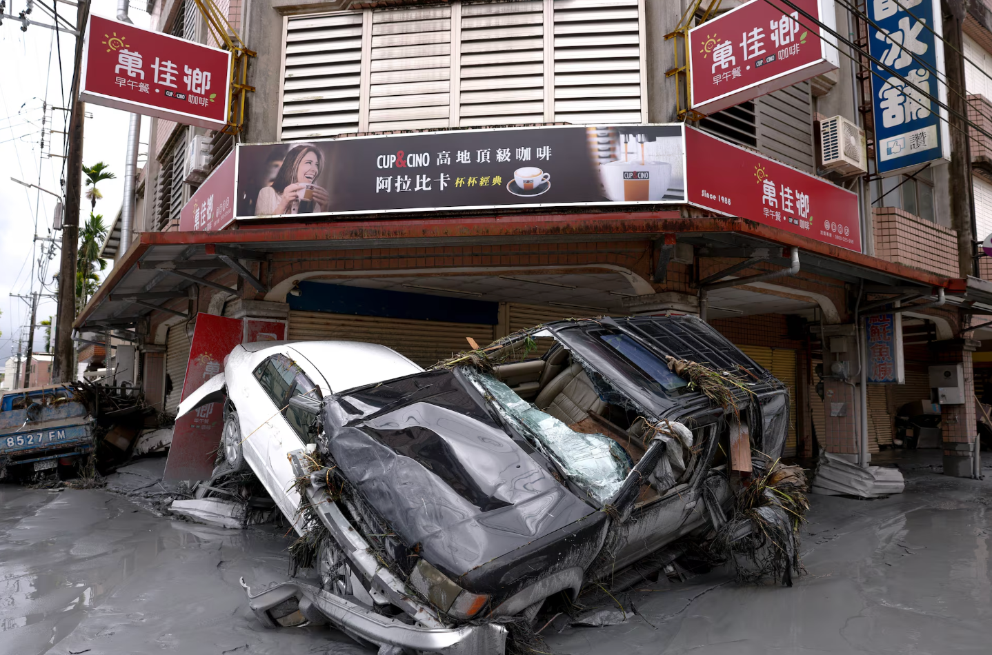 Cảnh hoang tàn sau khi bão Ragasa quét qua Trung Quốc