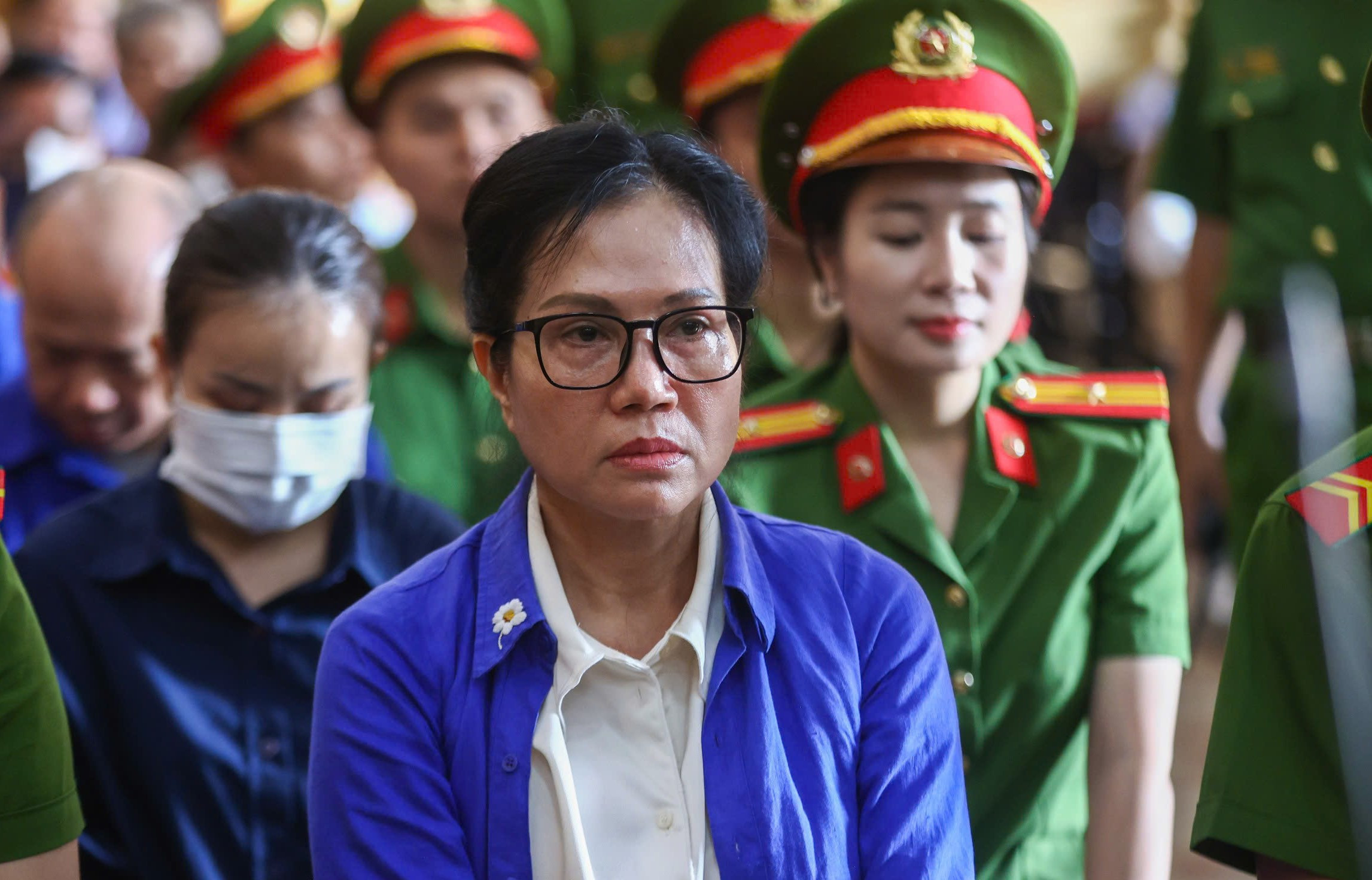 Cựu Tổng Giám đốc SJC Lê Thúy Hằng và 15 đồng phạm hầu tòa