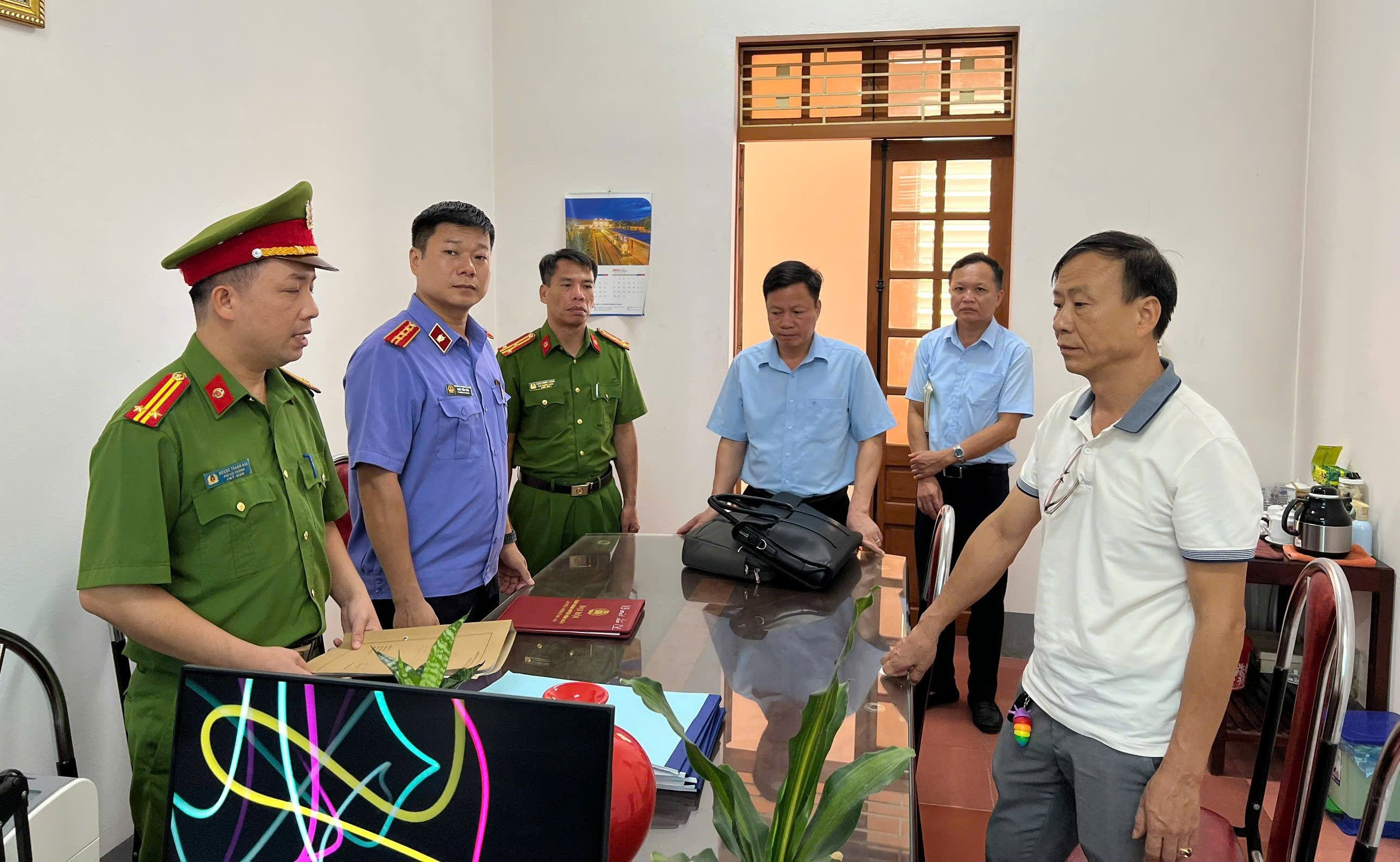 Bắt giam 2 lãnh đạo Công ty Đường sắt Yên Lào 